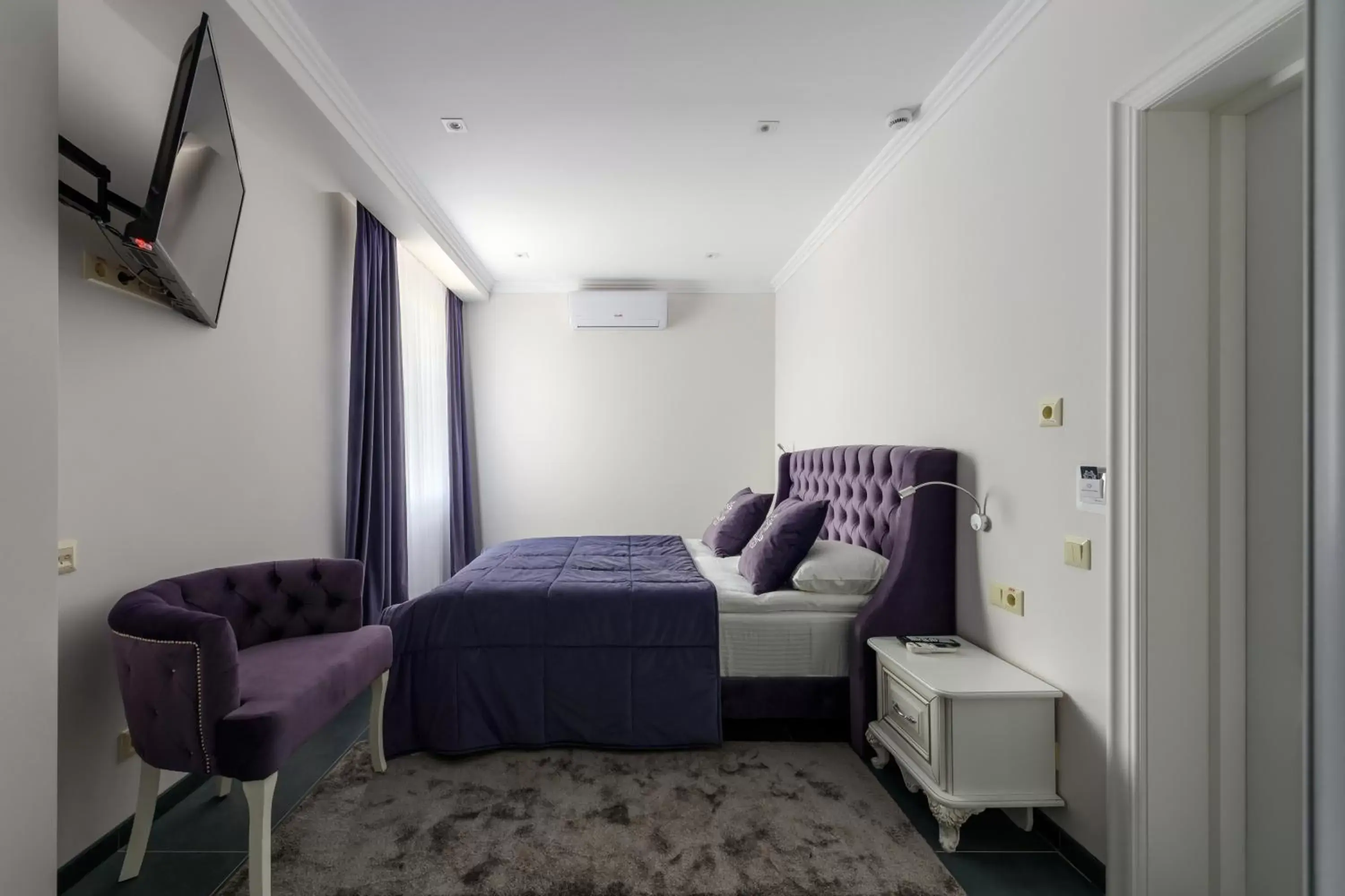 Budget Double Room in Grand Royal Budget Double Room in Grand Royal