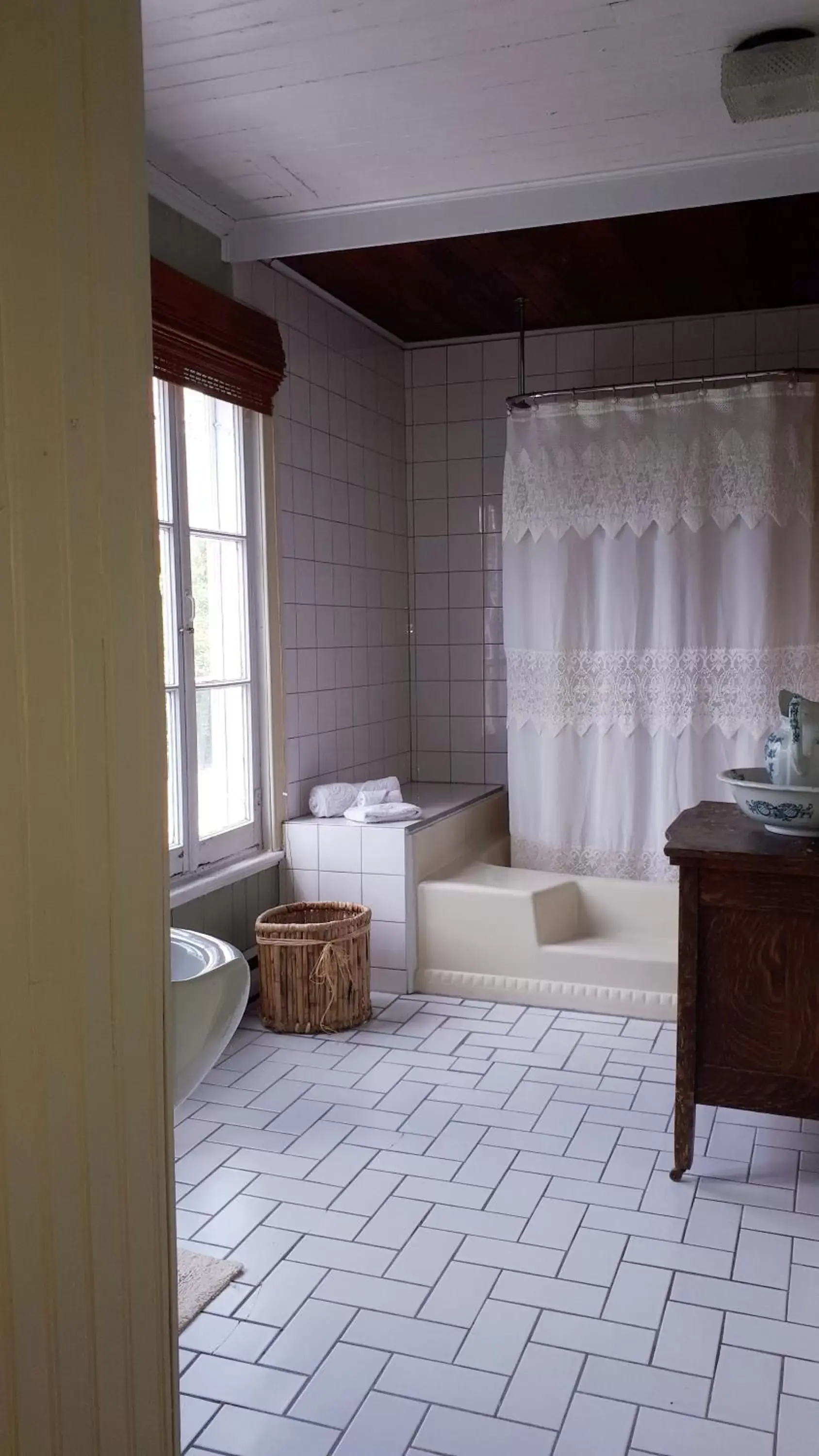 Bathroom, Seating Area in Auberge le Petit Séjour