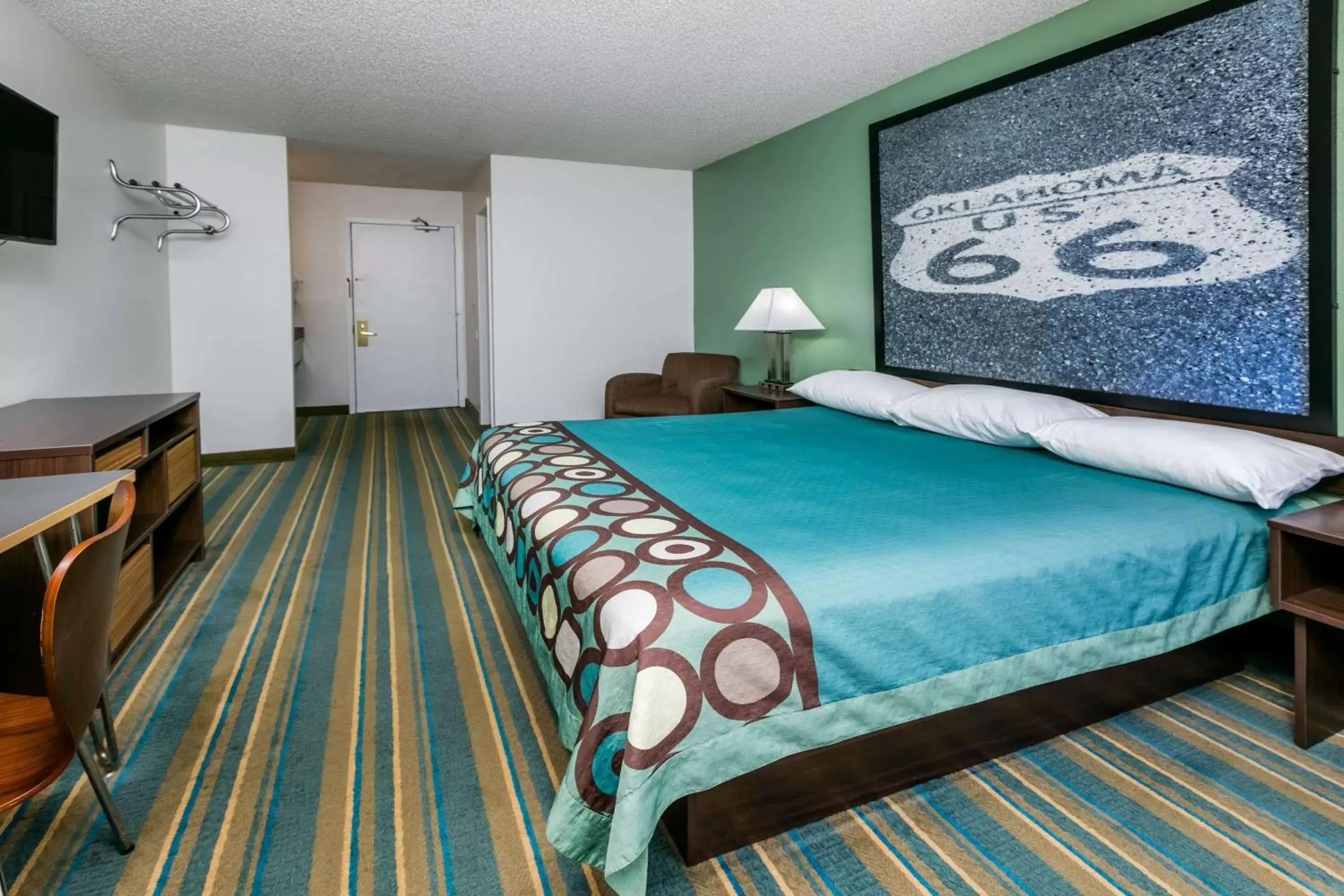Photo of the whole room, Bed in Super 8 by Wyndham Sapulpa/Tulsa Area