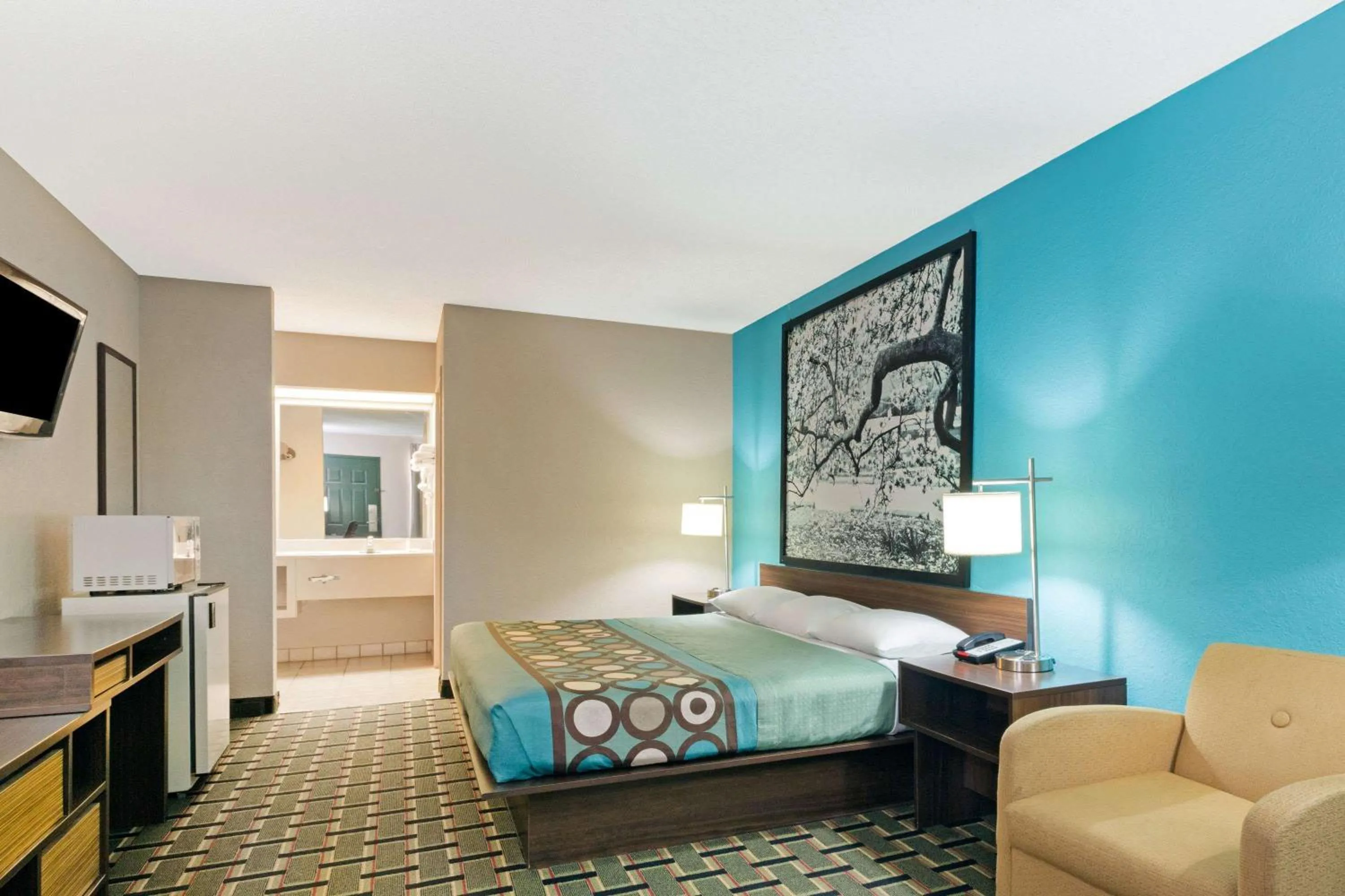 King Room - Non-Smoking in Super 8 by Wyndham Brunswick South I-95