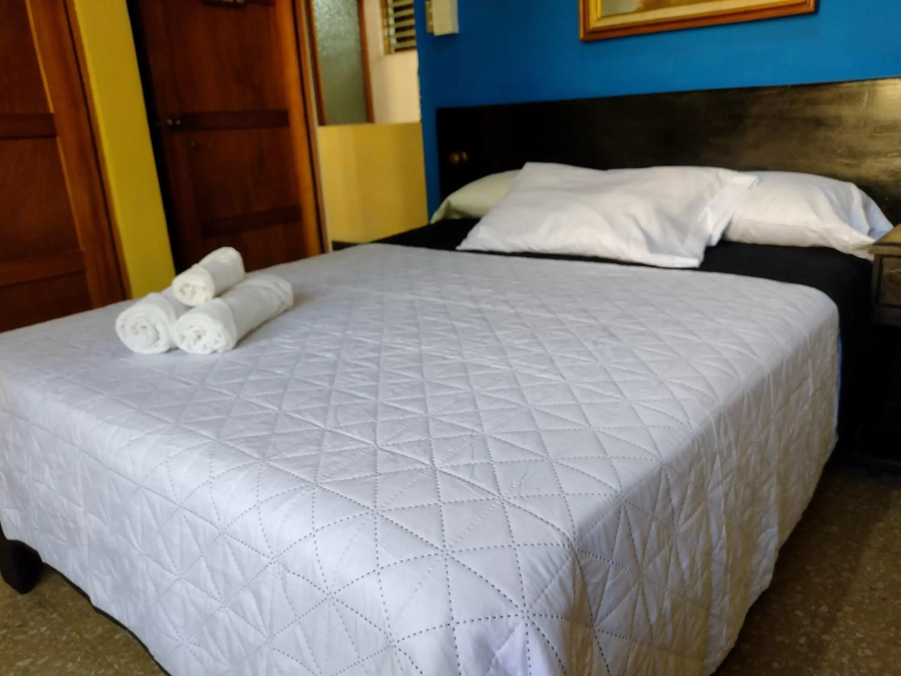 Bed in Hotel Alajuela Costa Rica Airport