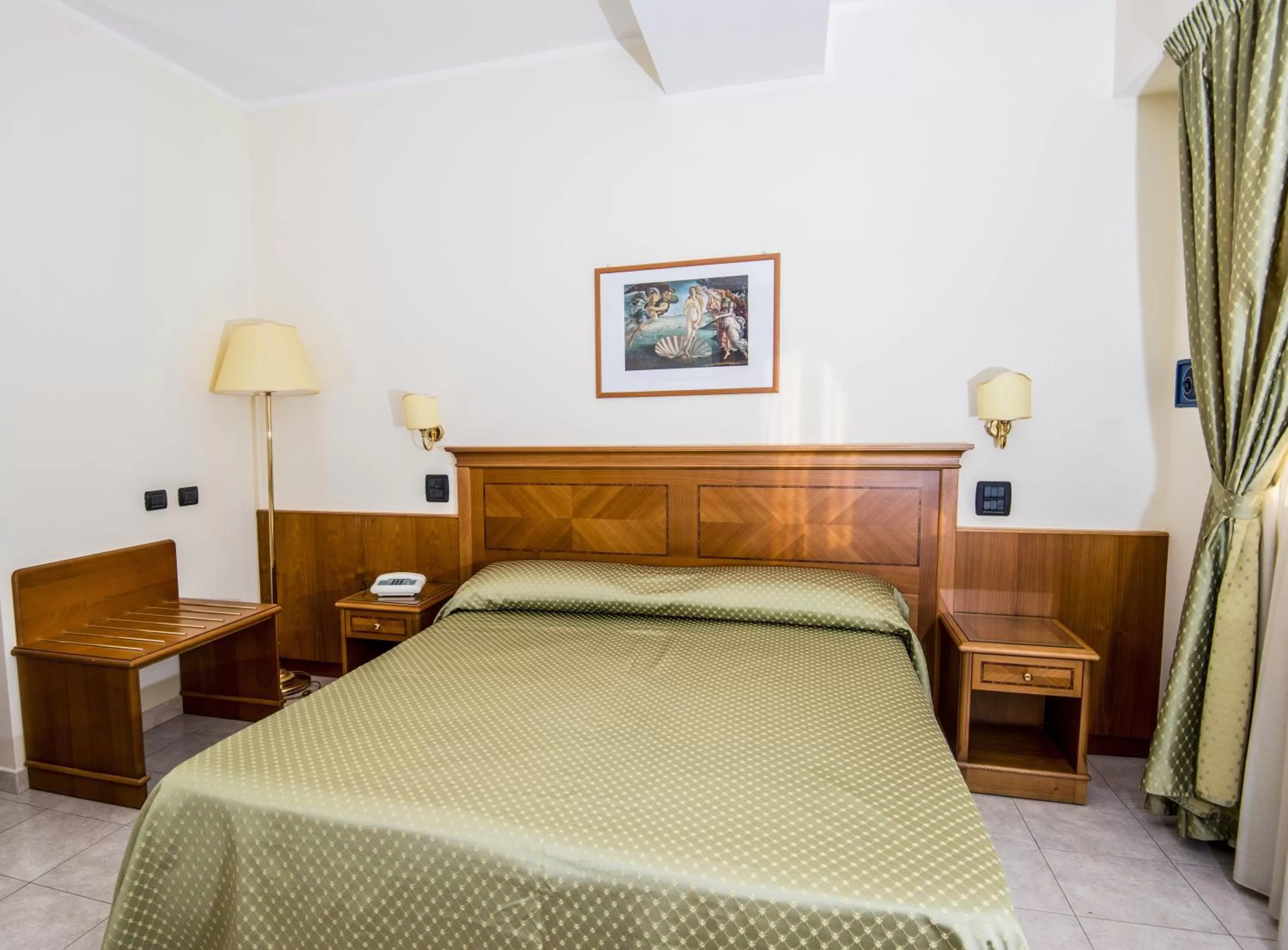 Photo of the whole room, Bed in Grand Hotel Victoria