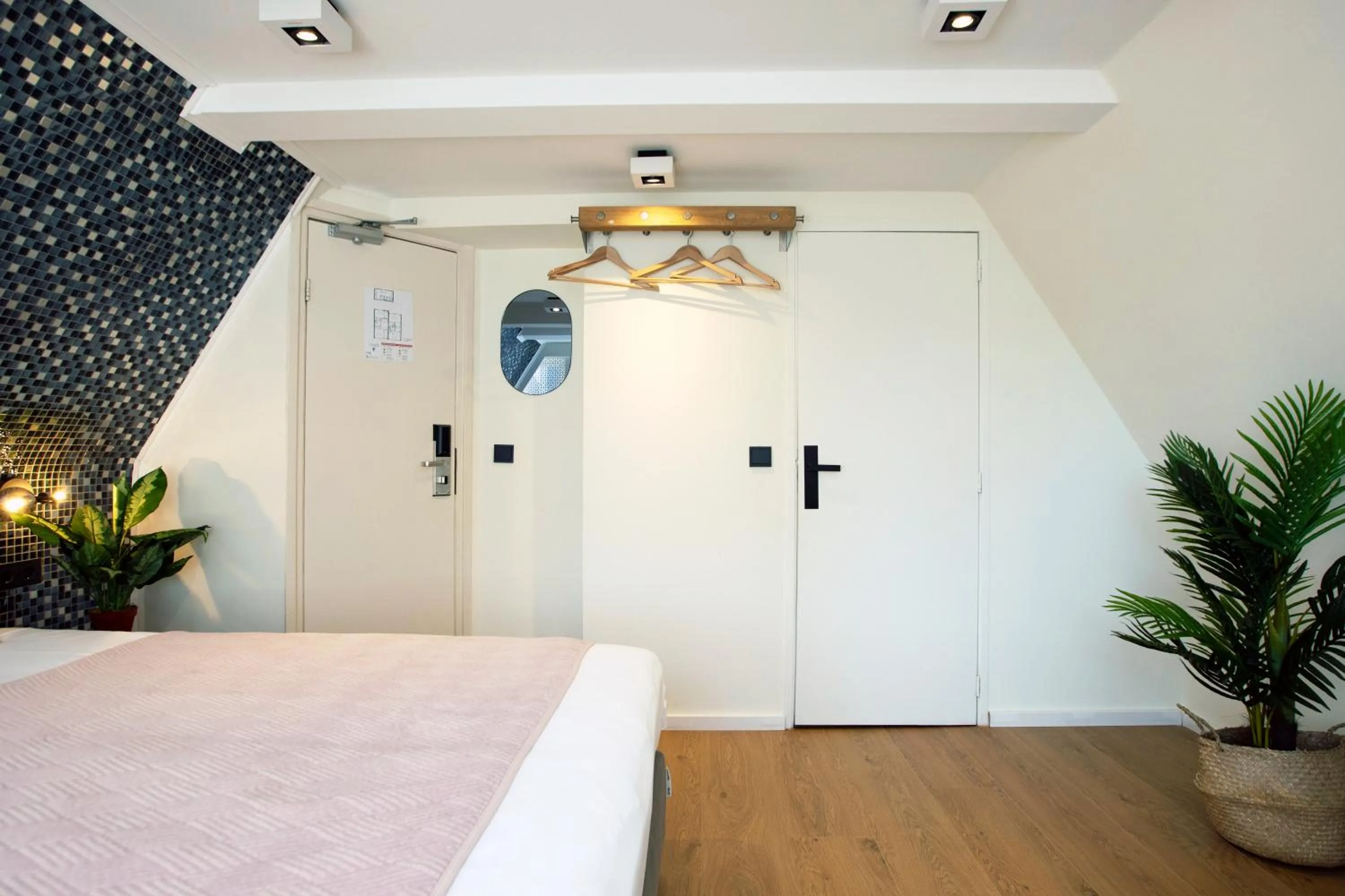 Bed in Quentin Golden Bear Hotel