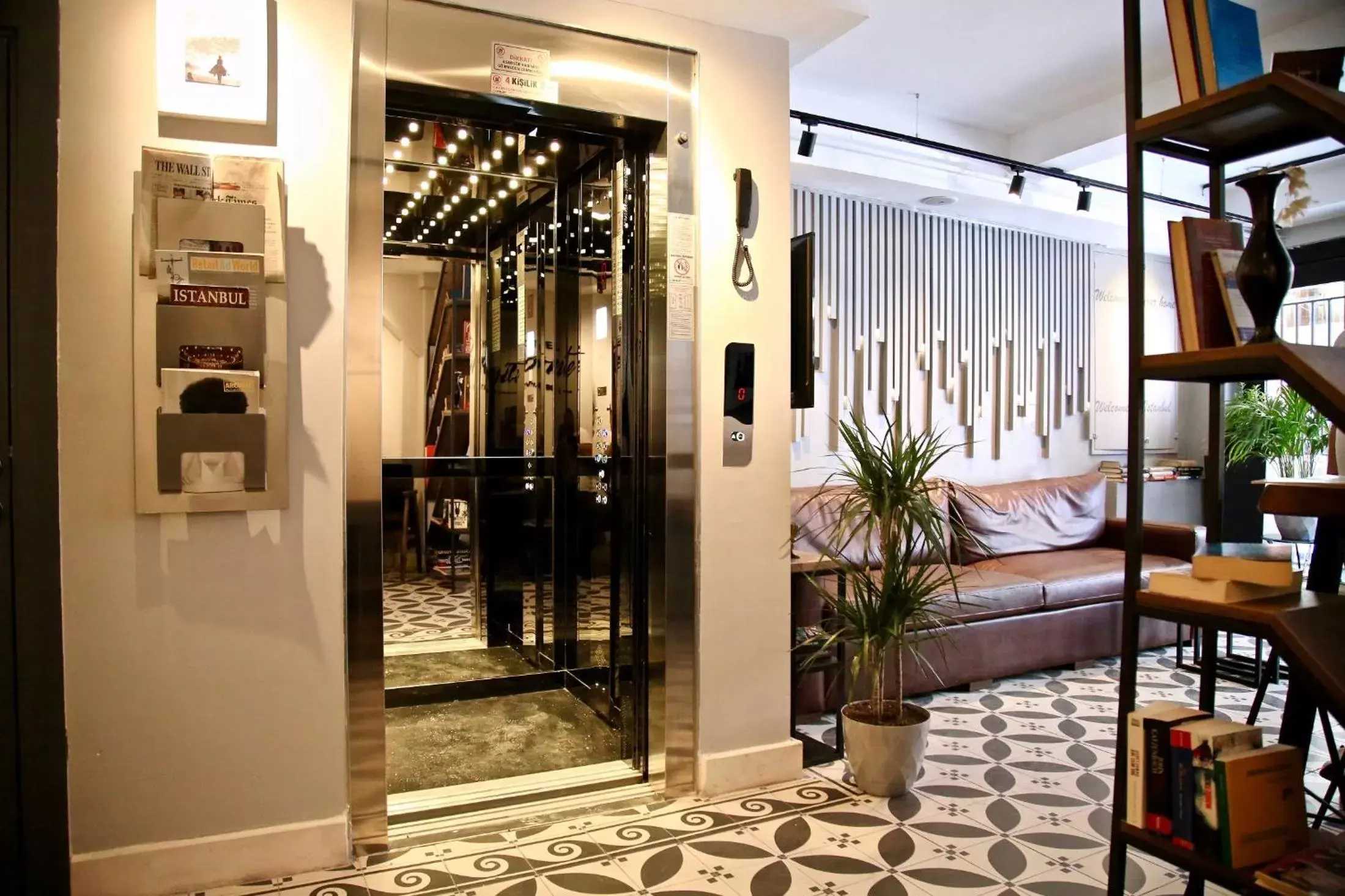 Lobby or reception in HOTEL BRONTE