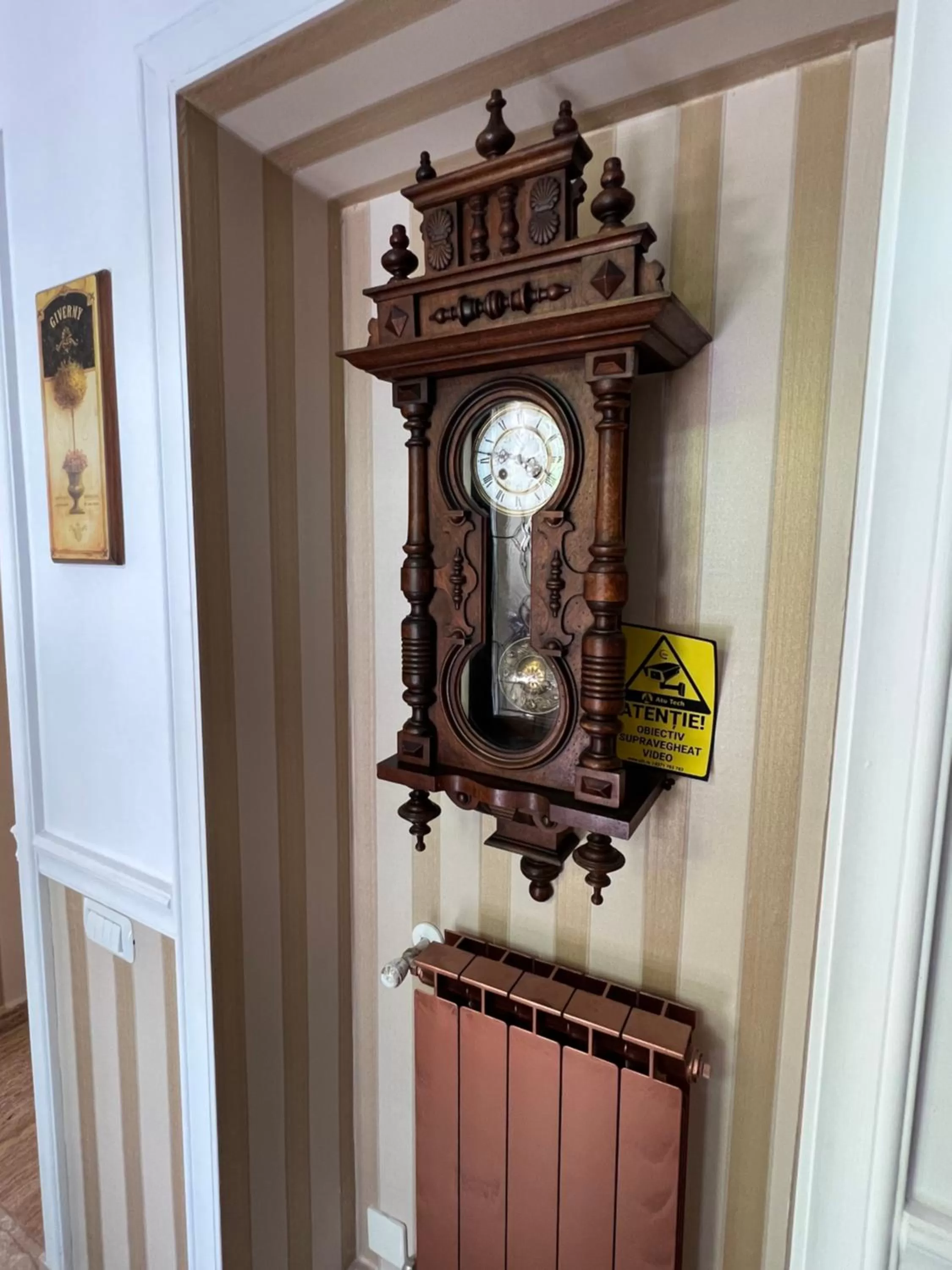 Decorative detail in Hotel Boutique Cathedral Plaza Residences room for rent downtown