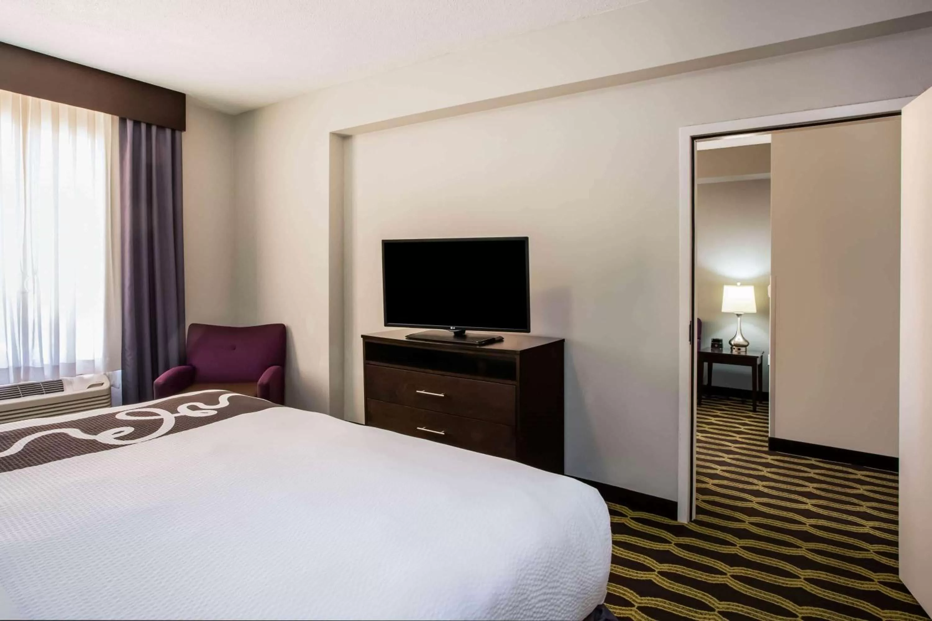 Photo of the whole room, Bed in La Quinta by Wyndham Lynchburg at Liberty Univ.