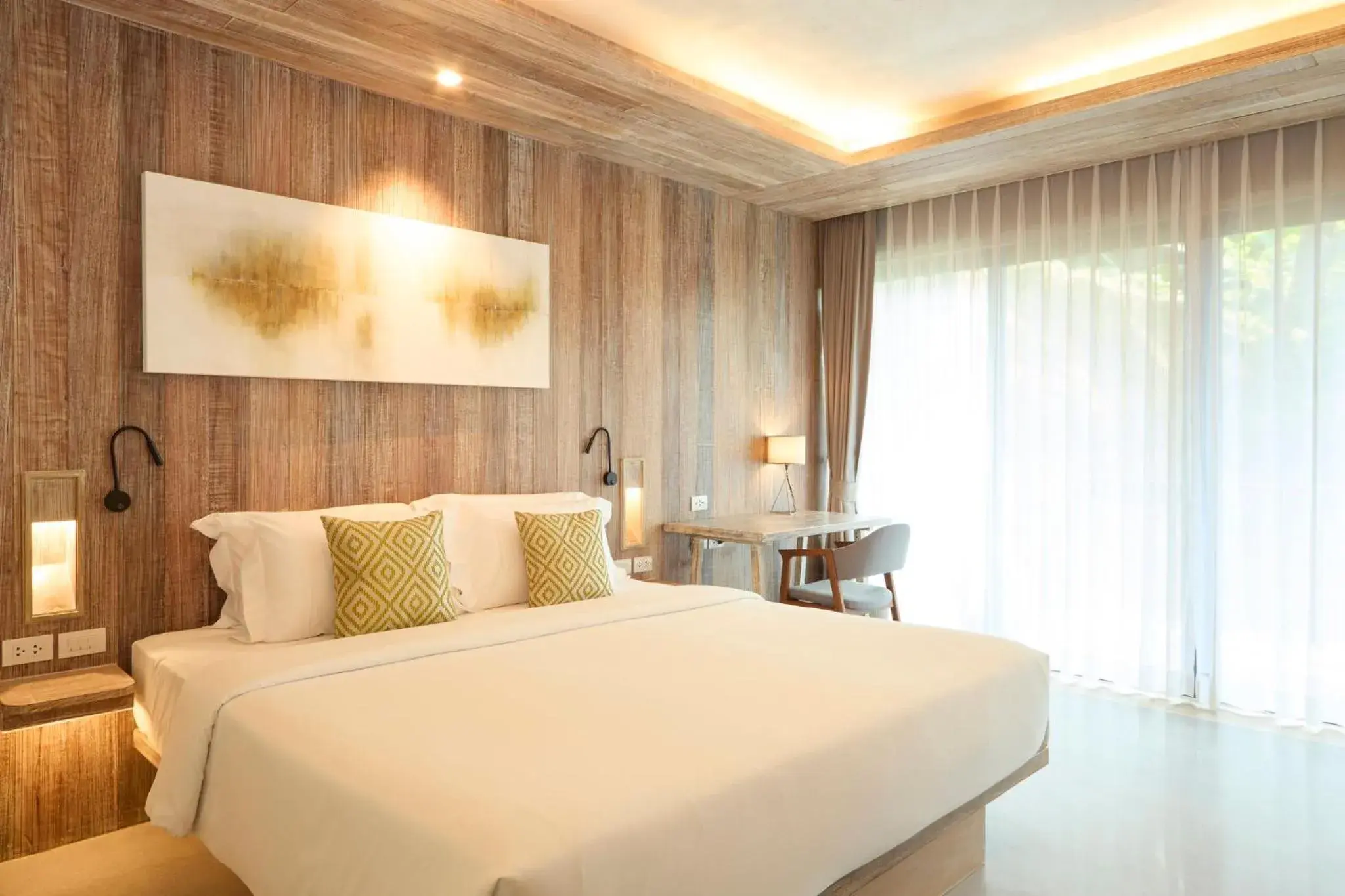 Photo of the whole room, Bed in Dinso Resort & Villas Phuket an IHG Hotel