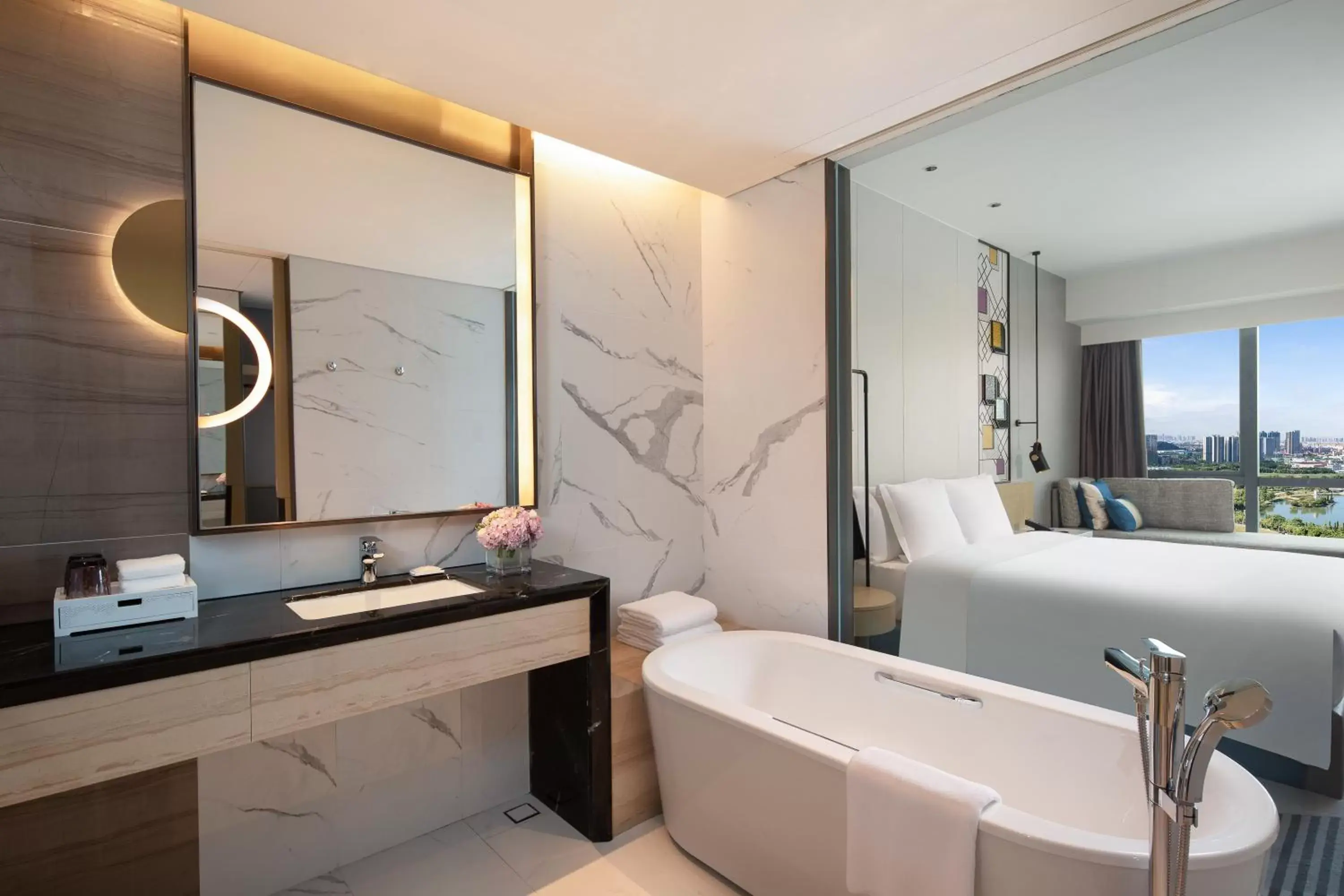 Bathroom in Crowne Plaza Foshan Nanhai-an IHG Hotel-Free Shuttle Bus to Canton Fair Bathroom in Crowne Plaza Foshan Nanhai-an IHG Hotel-Free Shuttle Bus to Canton Fair