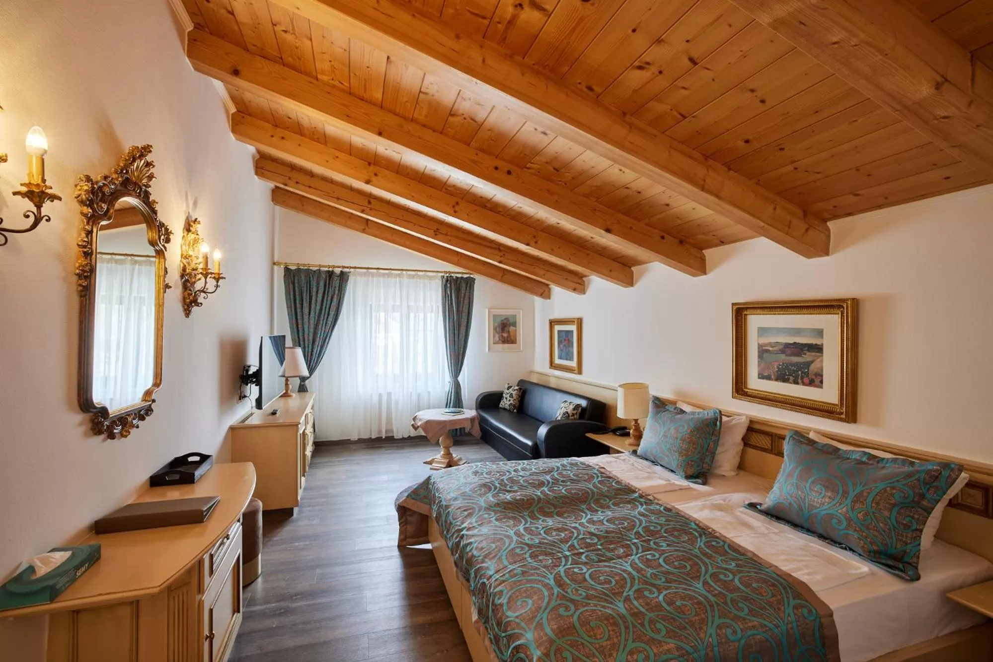 Photo of the whole room, Seating Area in Atlas Posthotel