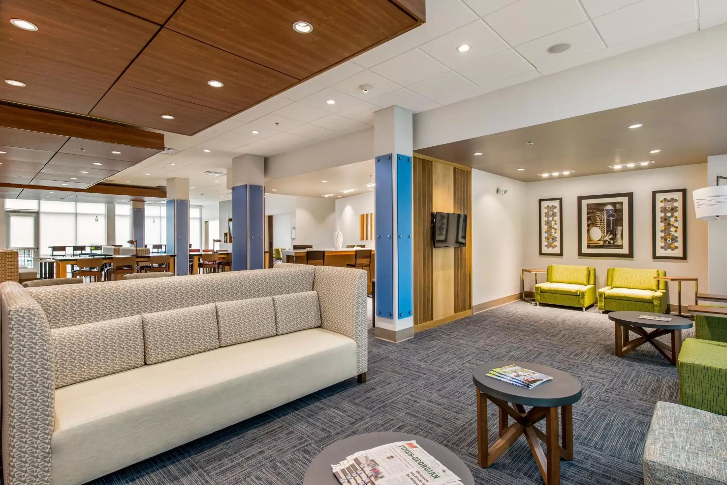 Lobby or reception, Seating Area in Holiday Inn Express & Suites - Carrollton West, an IHG Hotel