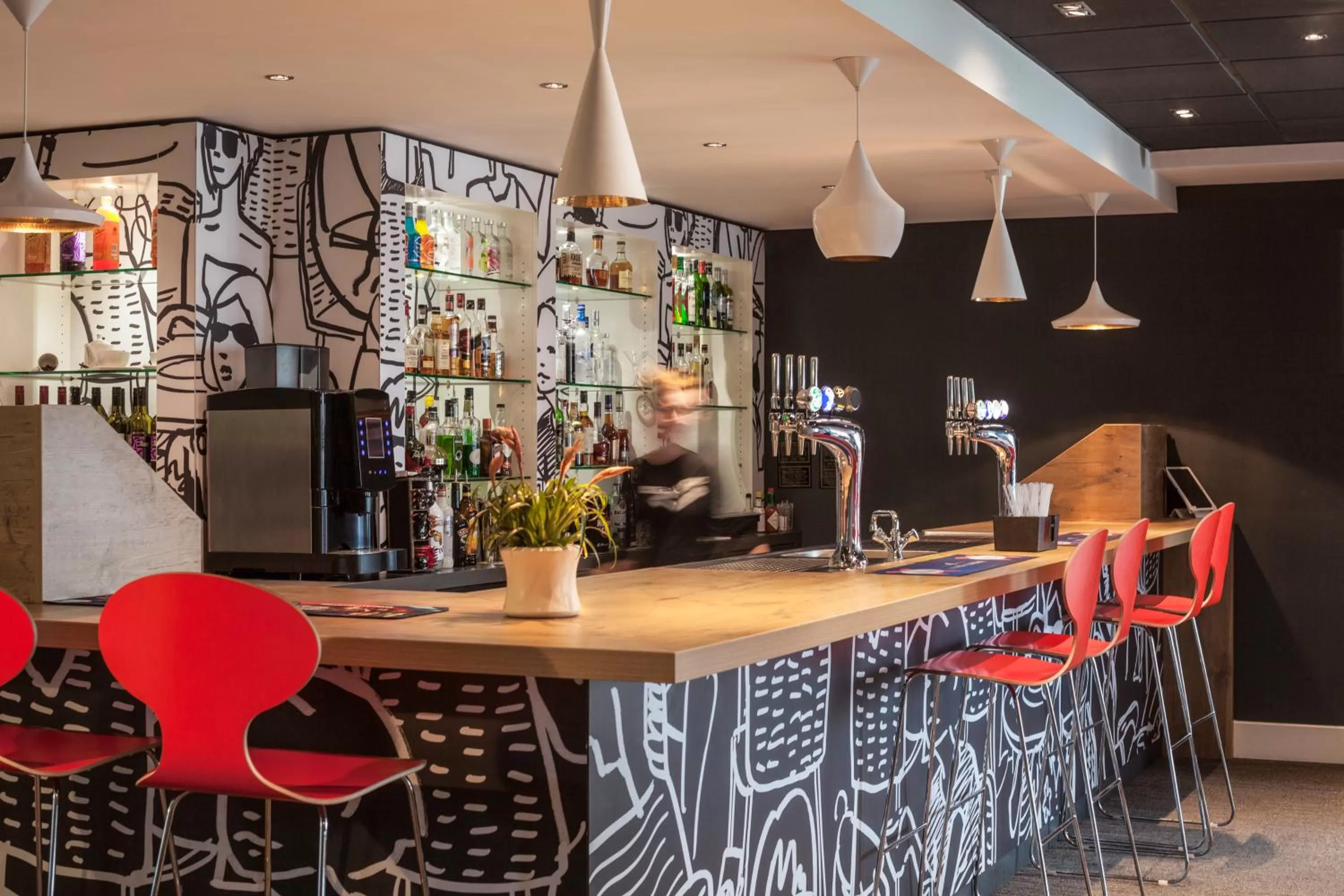 Lounge or bar in ibis London Wembley