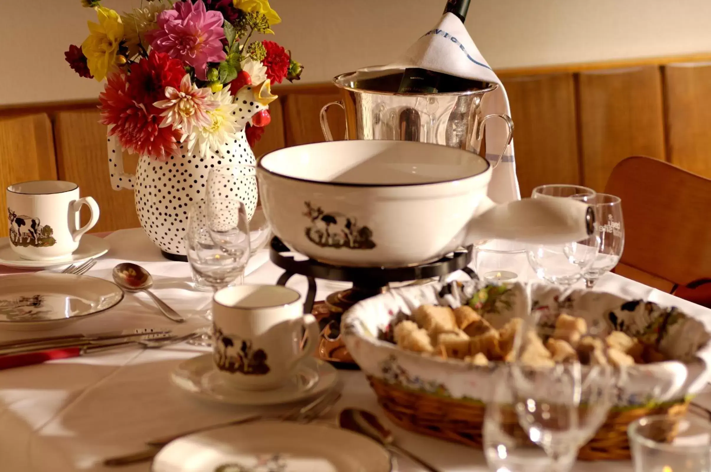 Restaurant/places to eat in Hotel Beausite Restaurant/places to eat in Hotel Beausite