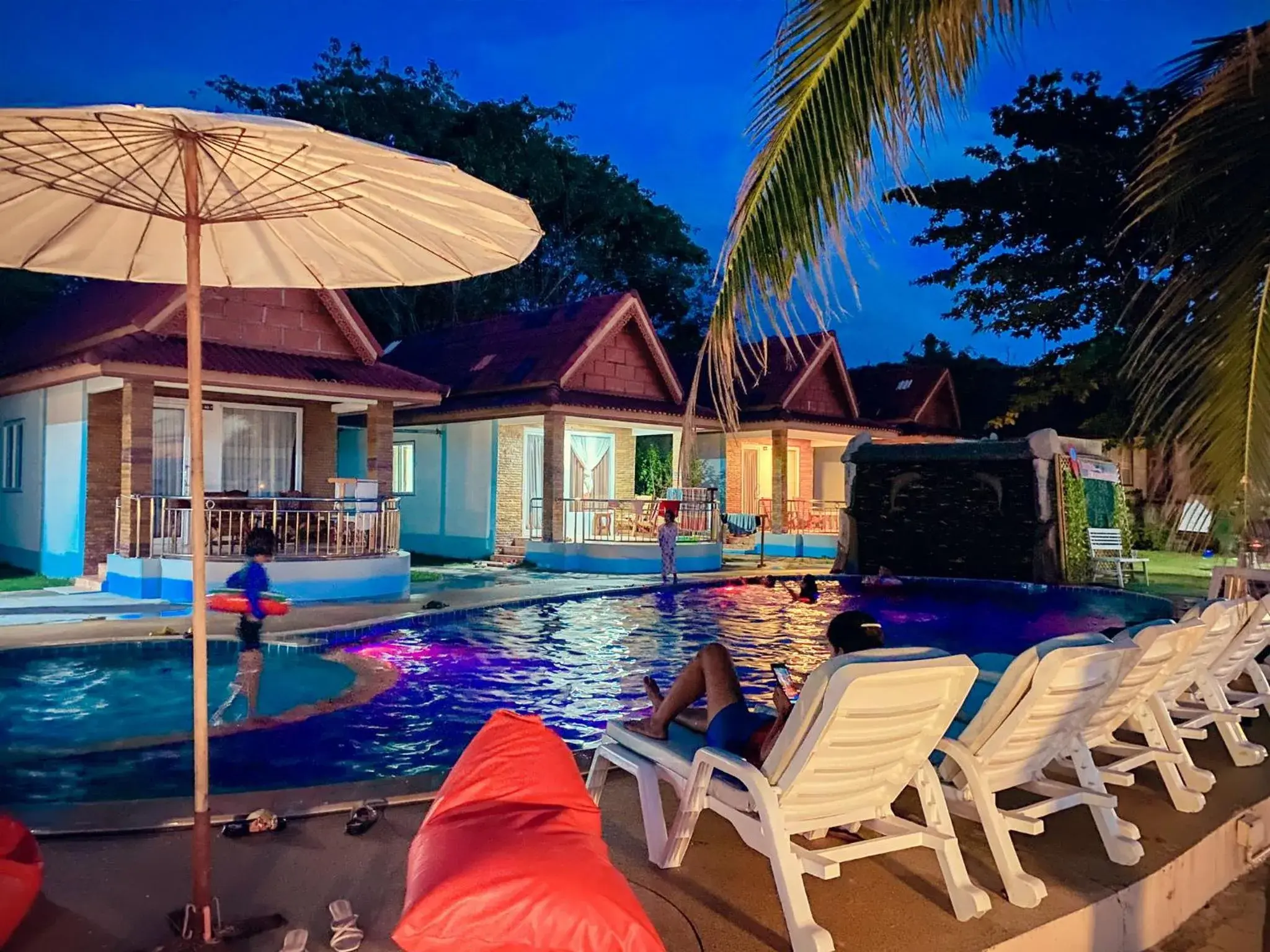 Swimming Pool in Lanta Paradise Beach Resort