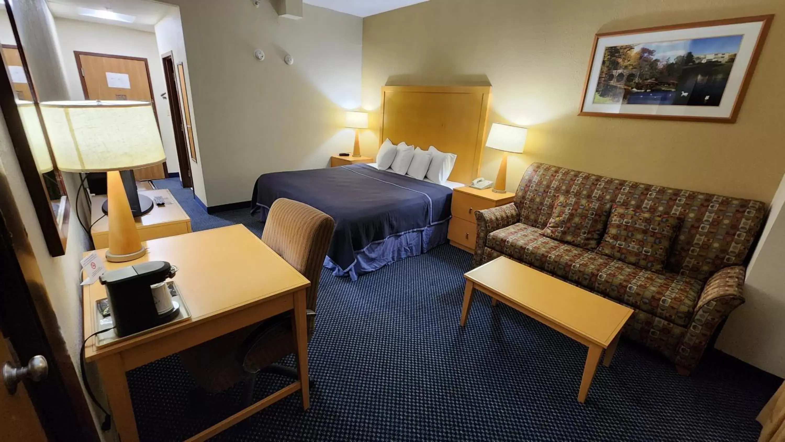 Bed in Katahdin Inn & Suites