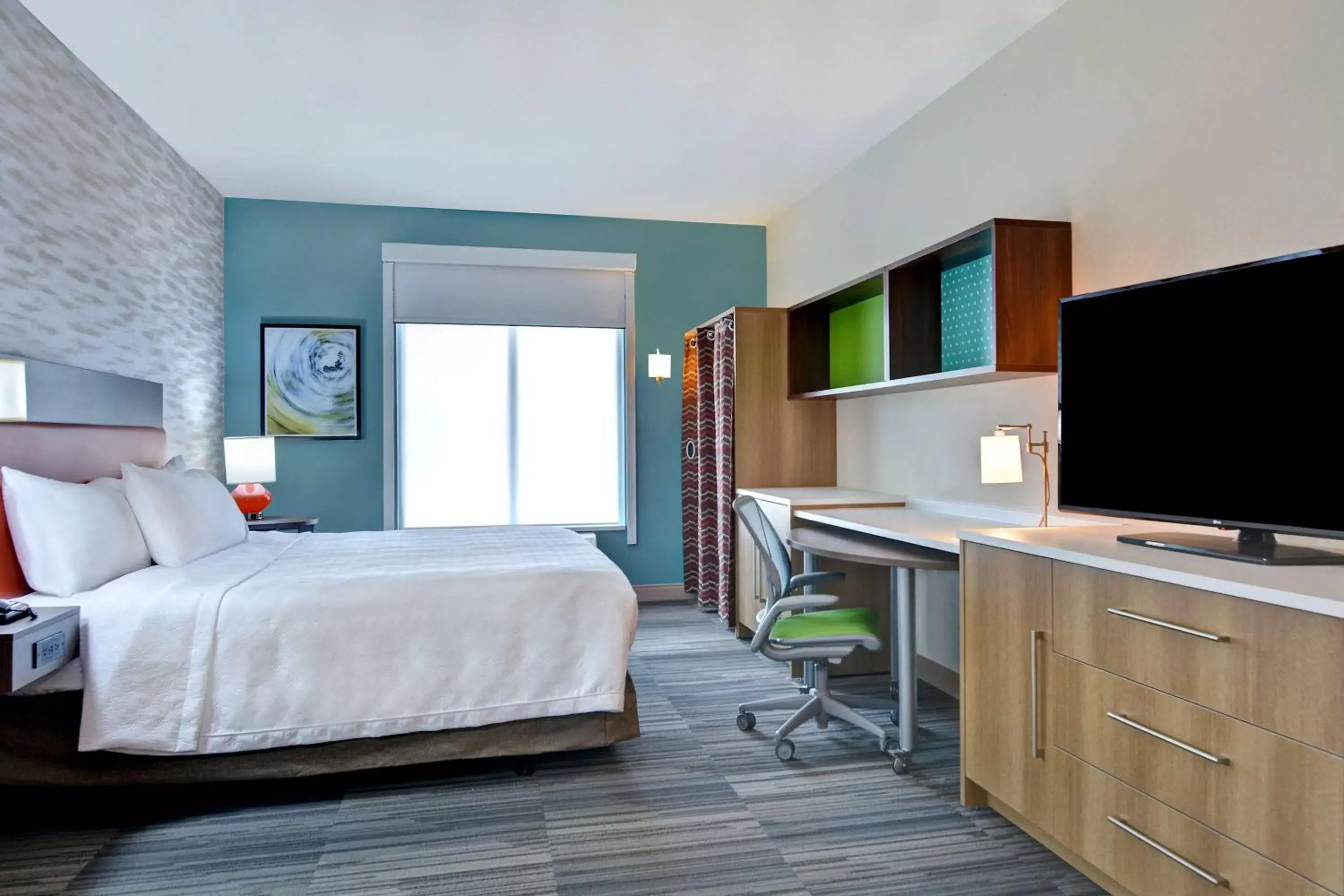 Bedroom, TV/Entertainment Center in Home2 Suites By Hilton Savannah Midtown, Ga
