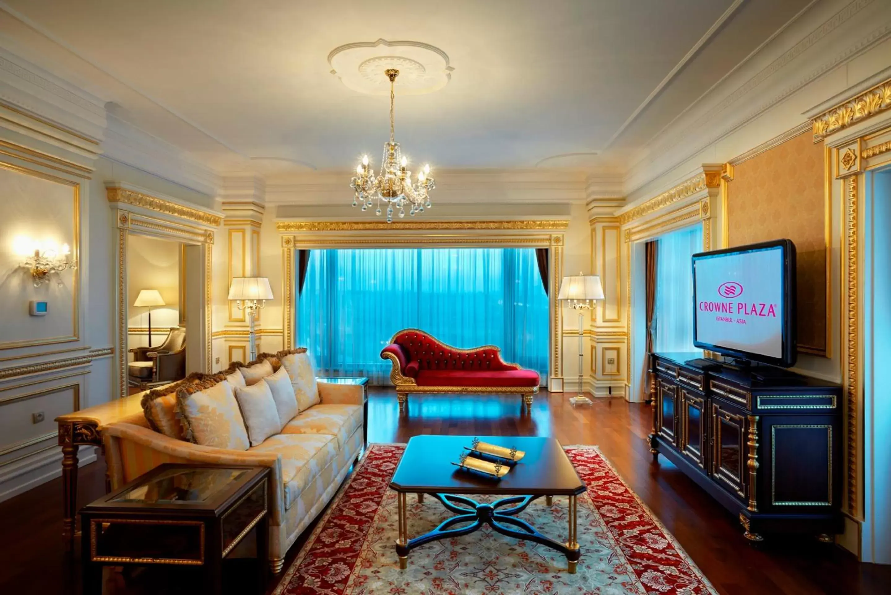 Living room in Crowne Plaza Istanbul Asia, an IHG Hotel