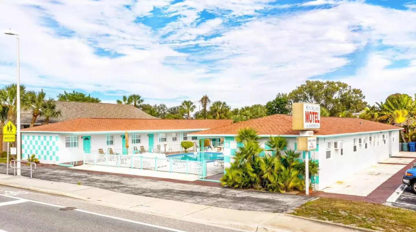 Property building in Sun Island Motel