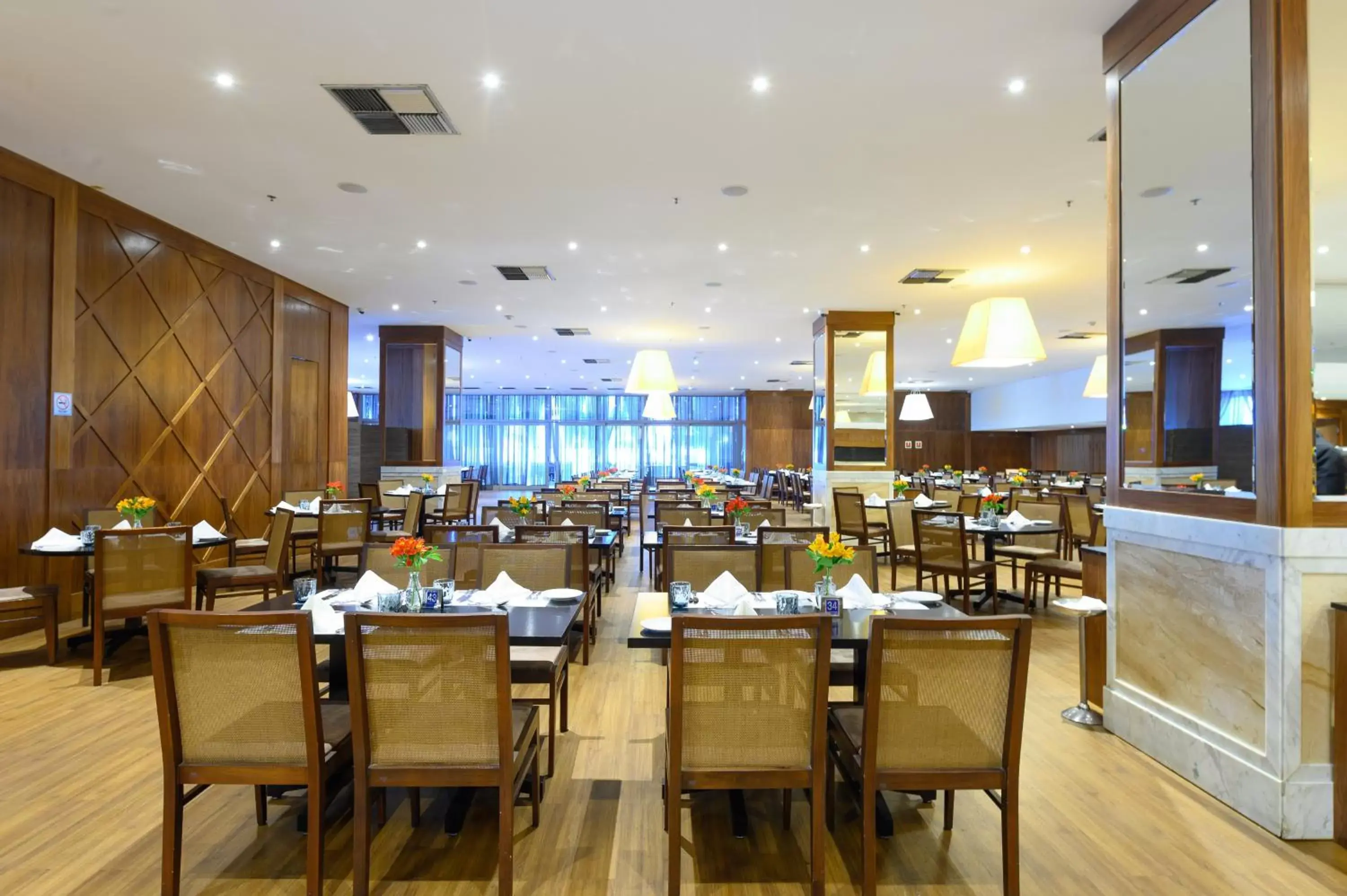 Restaurant/Places to Eat in Windsor Marapendi Hotel