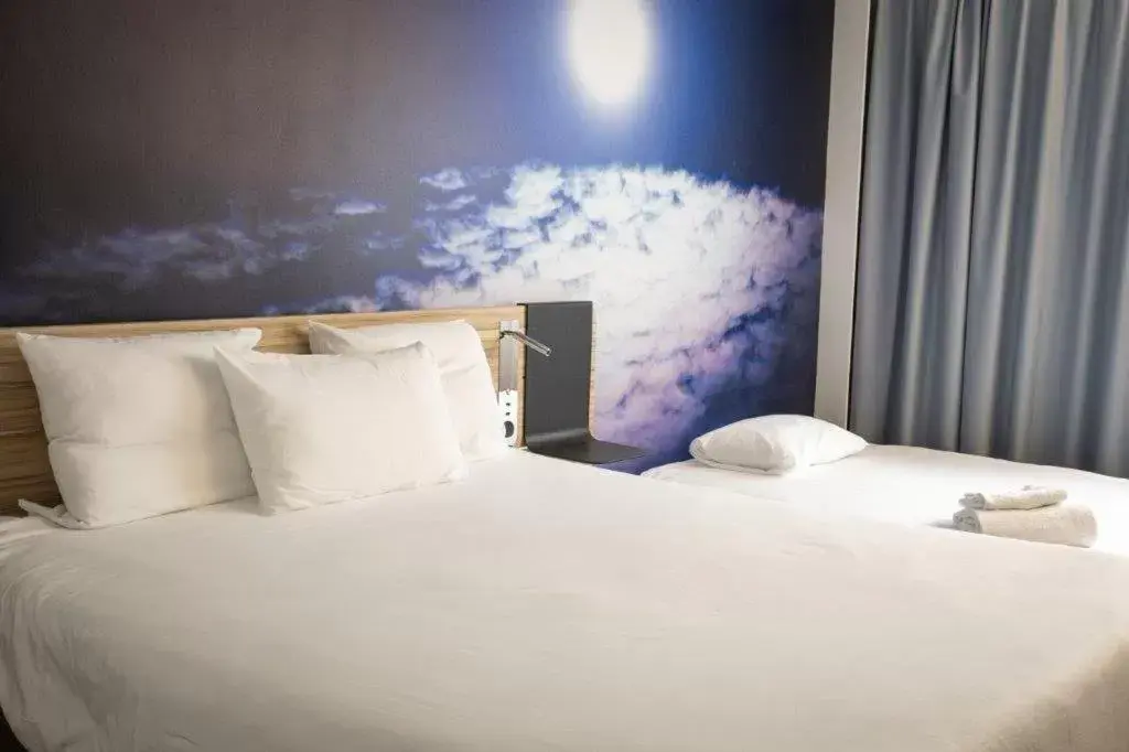 Photo of the whole room, Bed in Novotel Valence Sud