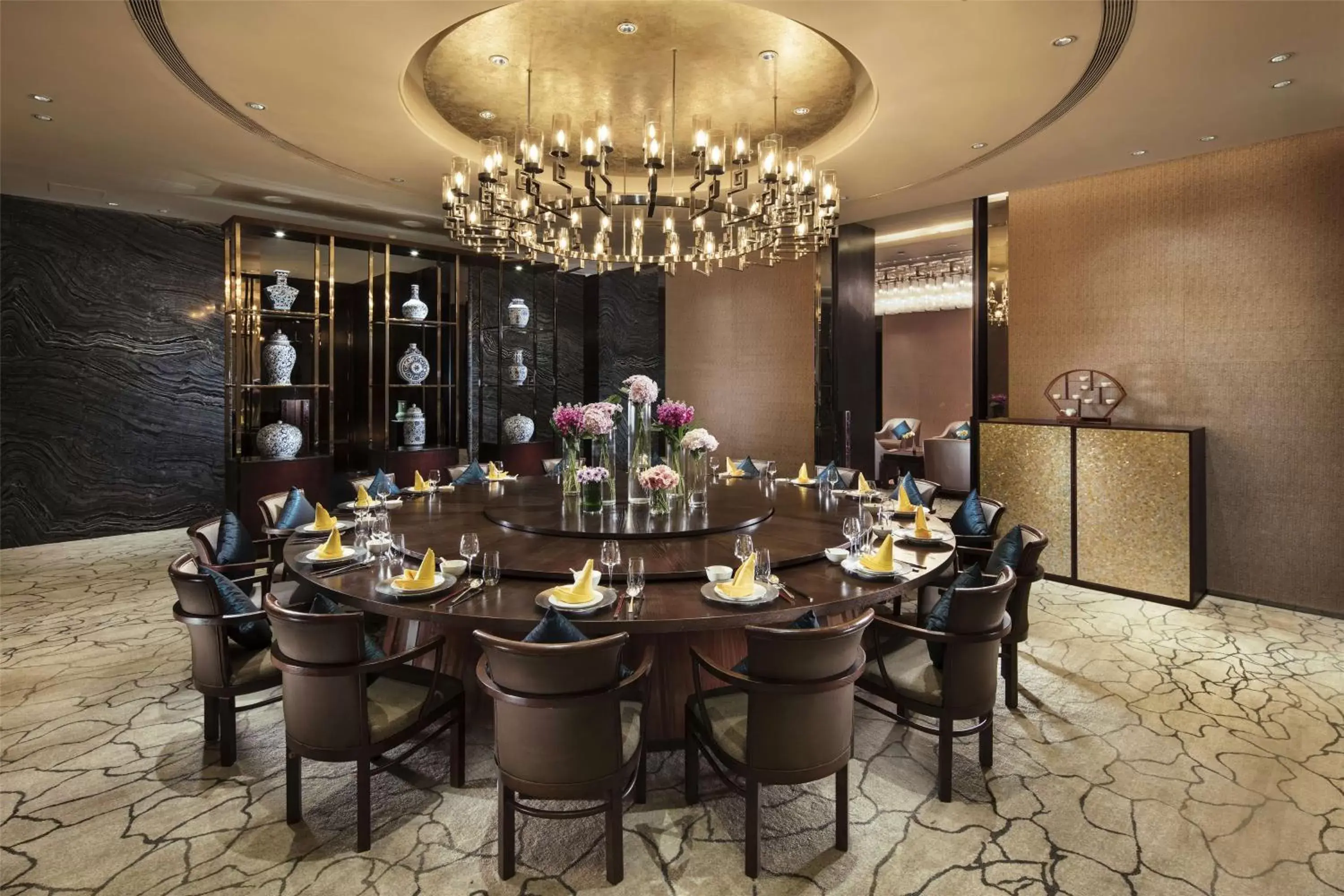 Dining area, Restaurant/Places to Eat in Hilton Guangzhou Tianhe