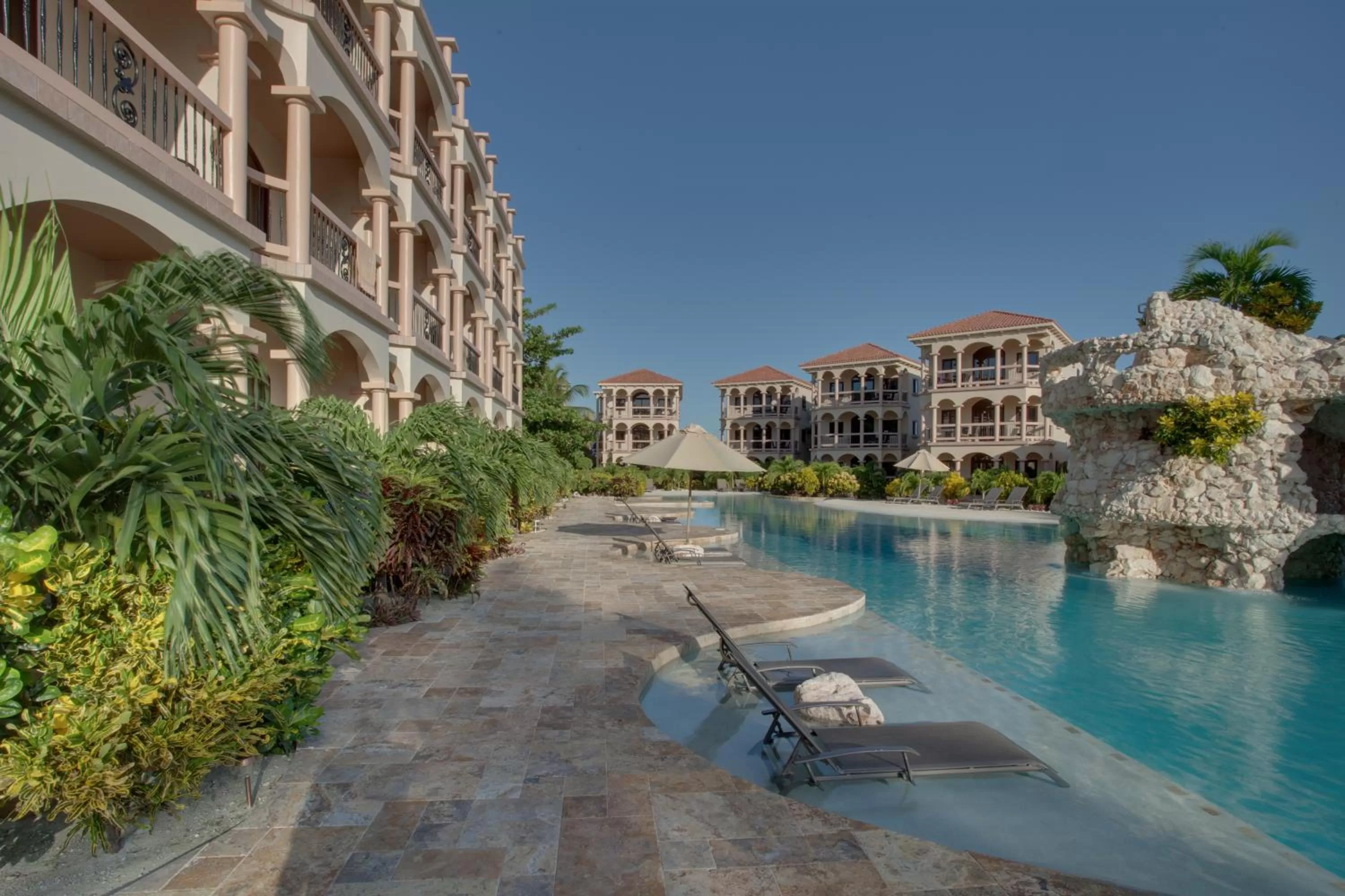 Swimming pool in Coco Beach Resort