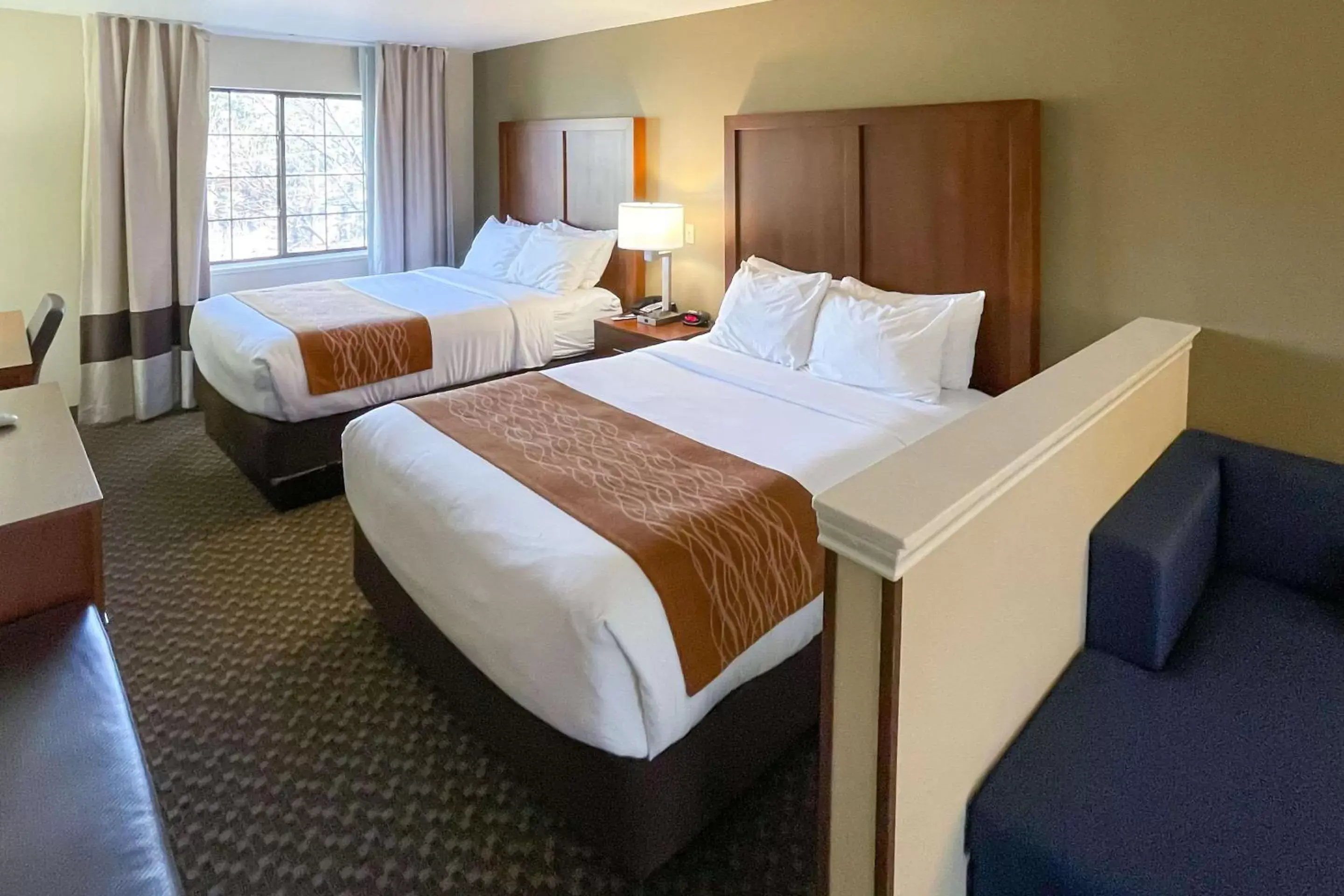 Bedroom, Bed in Comfort Inn & Suites Midtown