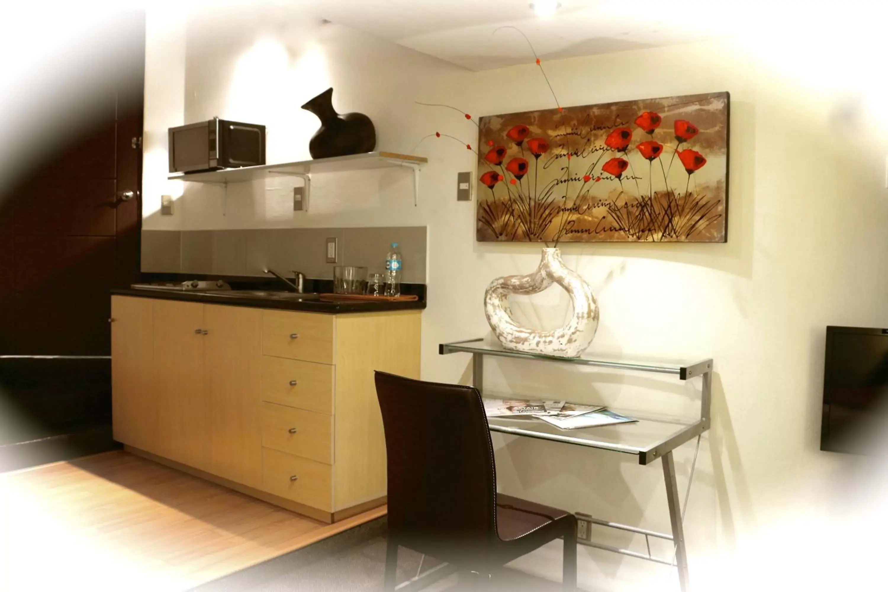 Kitchen or kitchenette, Kitchen/Kitchenette in Aztic Hotel and Executive Suites