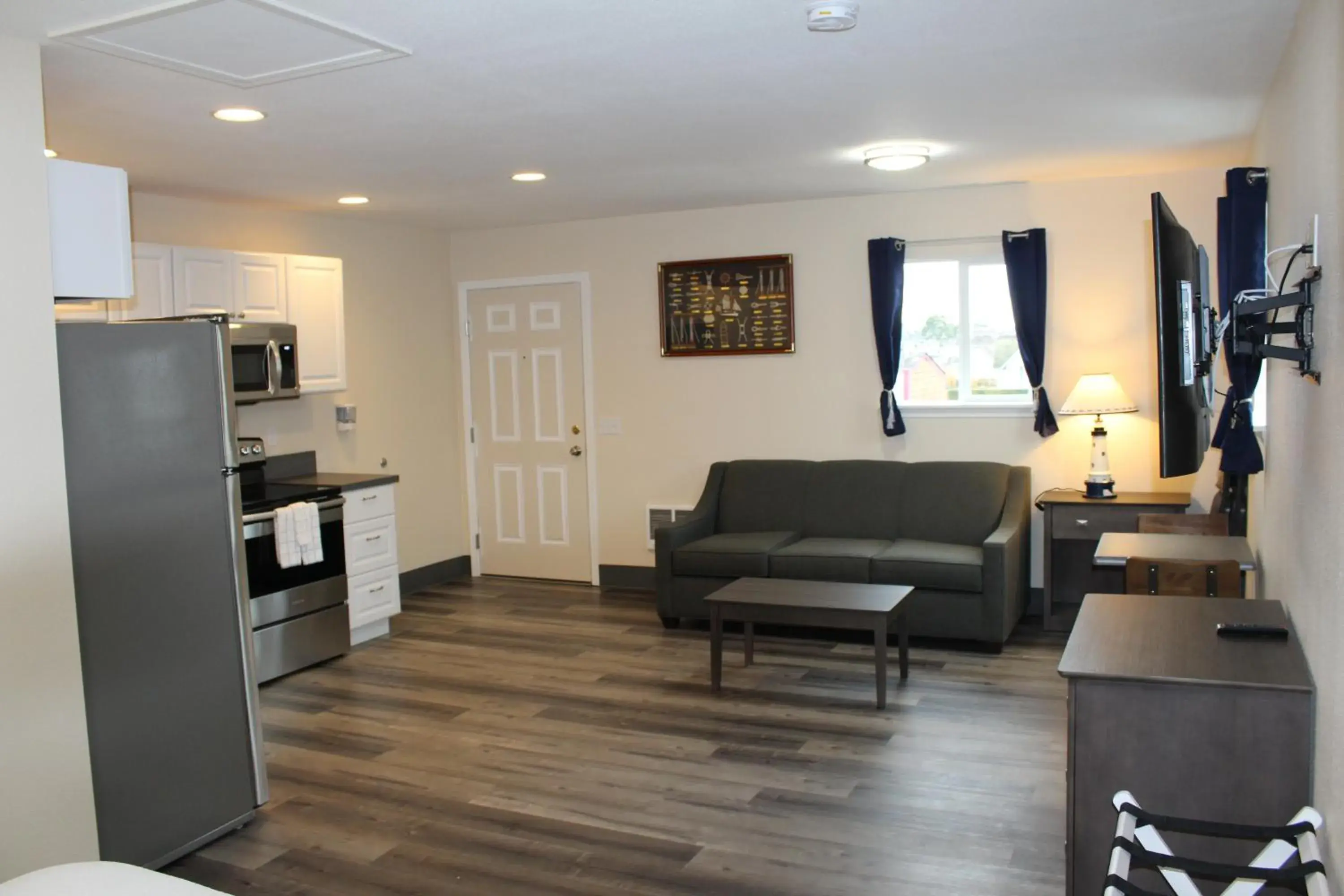 Kitchen or kitchenette, Seating Area in Inn at the Sea