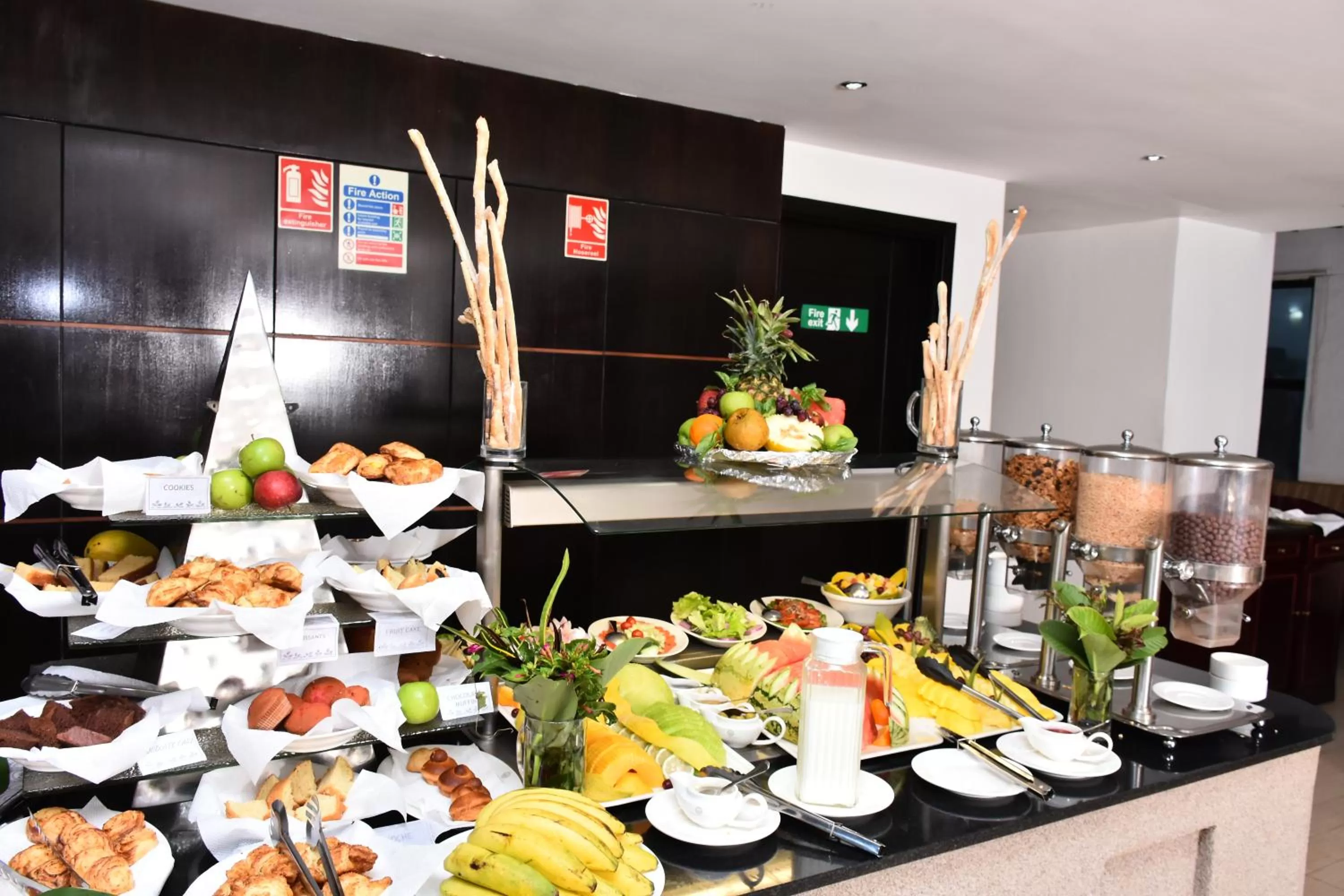 Buffet breakfast in La Maison Royale