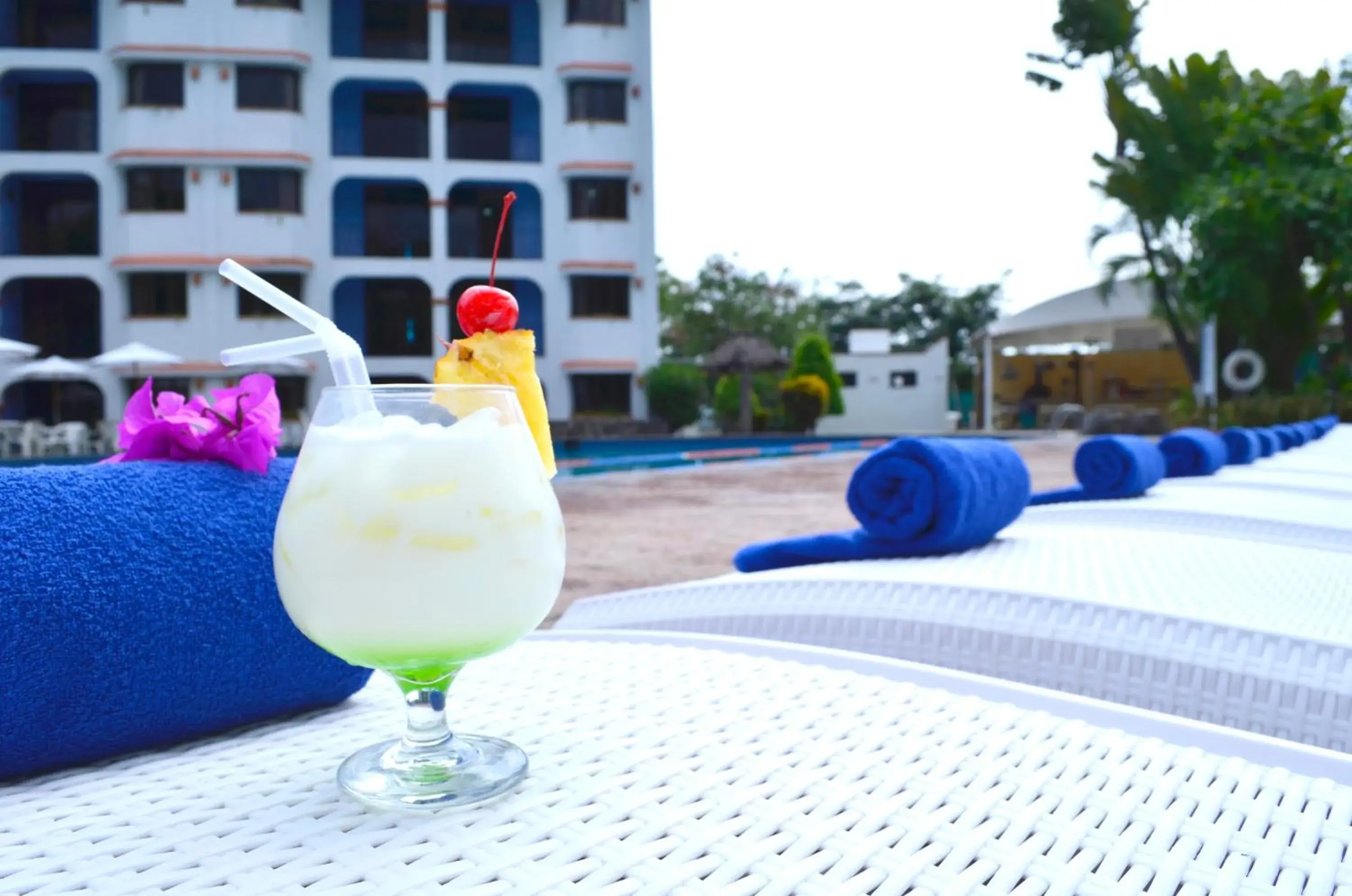 Swimming pool in Hotel Coral Cuernavaca Resort & Spa