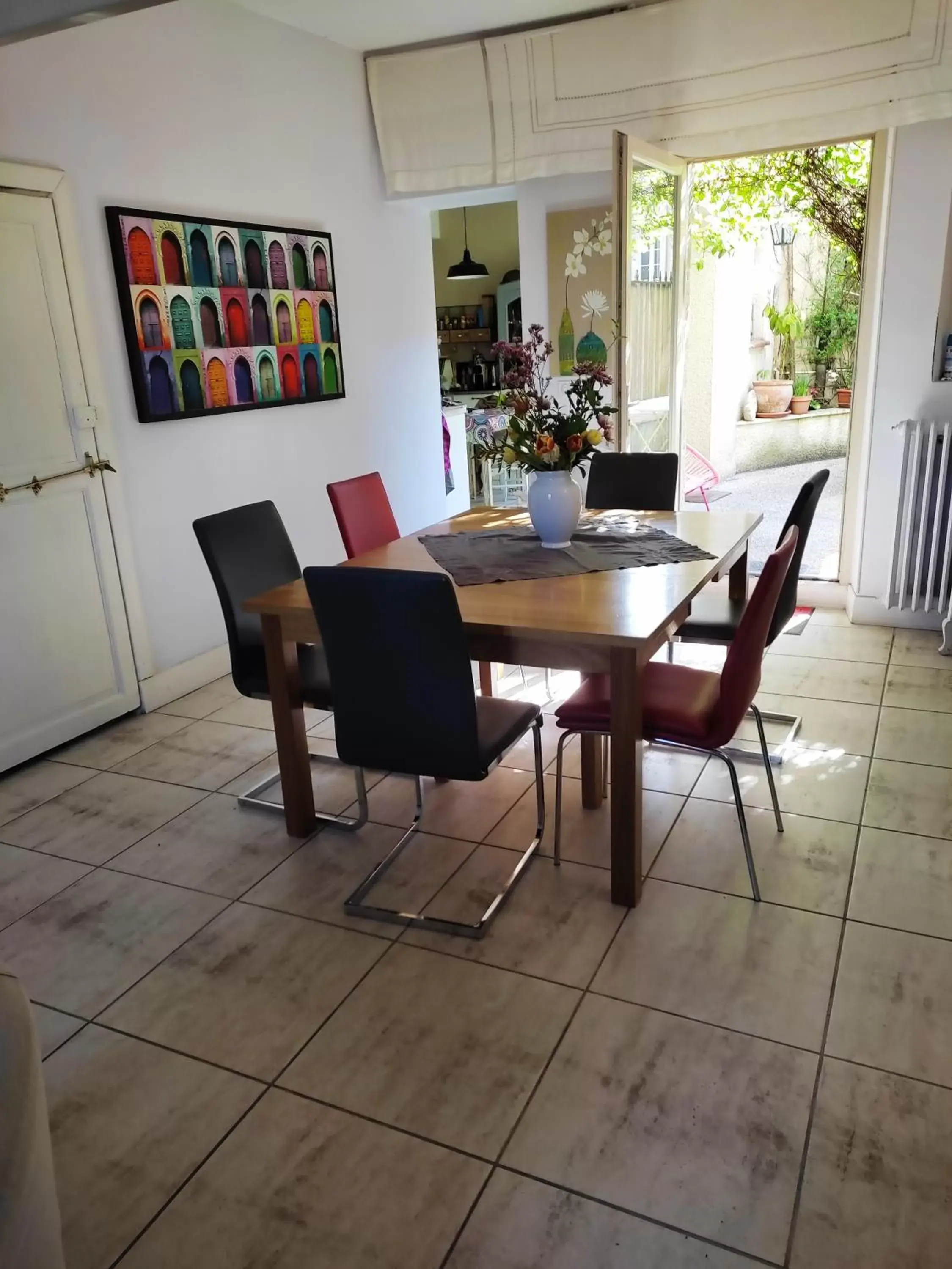 Dining area in Les Angelots