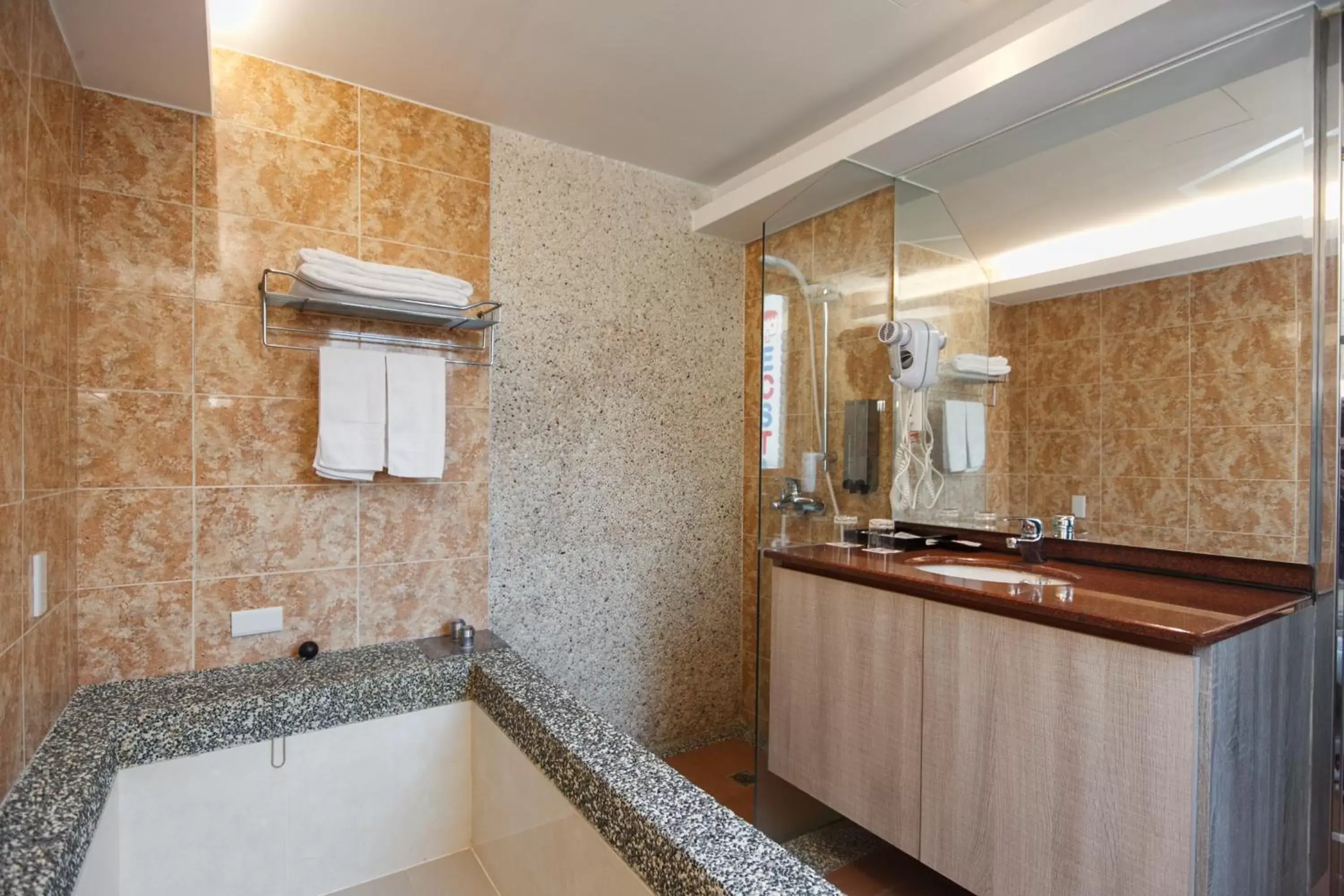 Bathroom, Kitchen/Kitchenette in Yuhao Hotel - Hsinchu Branch