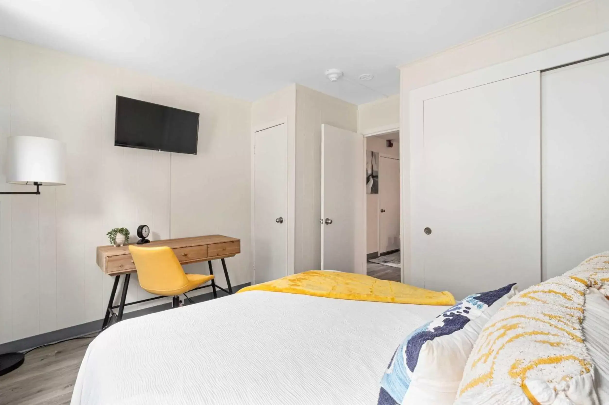 Bedroom, Bed in The Beverly Bedroom, Bed in The Beverly