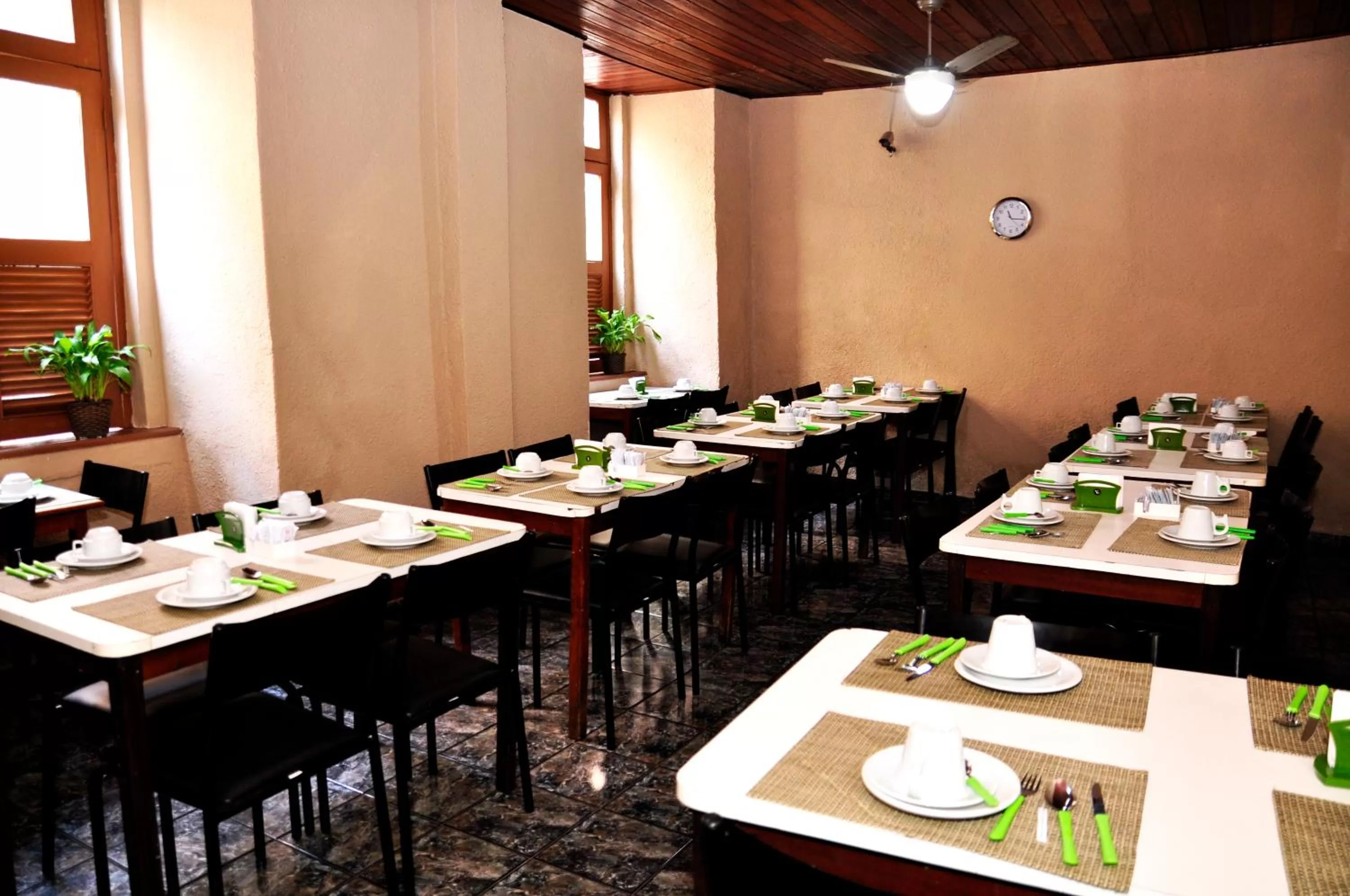 Restaurant/places to eat in Hotel Plaza Riazor