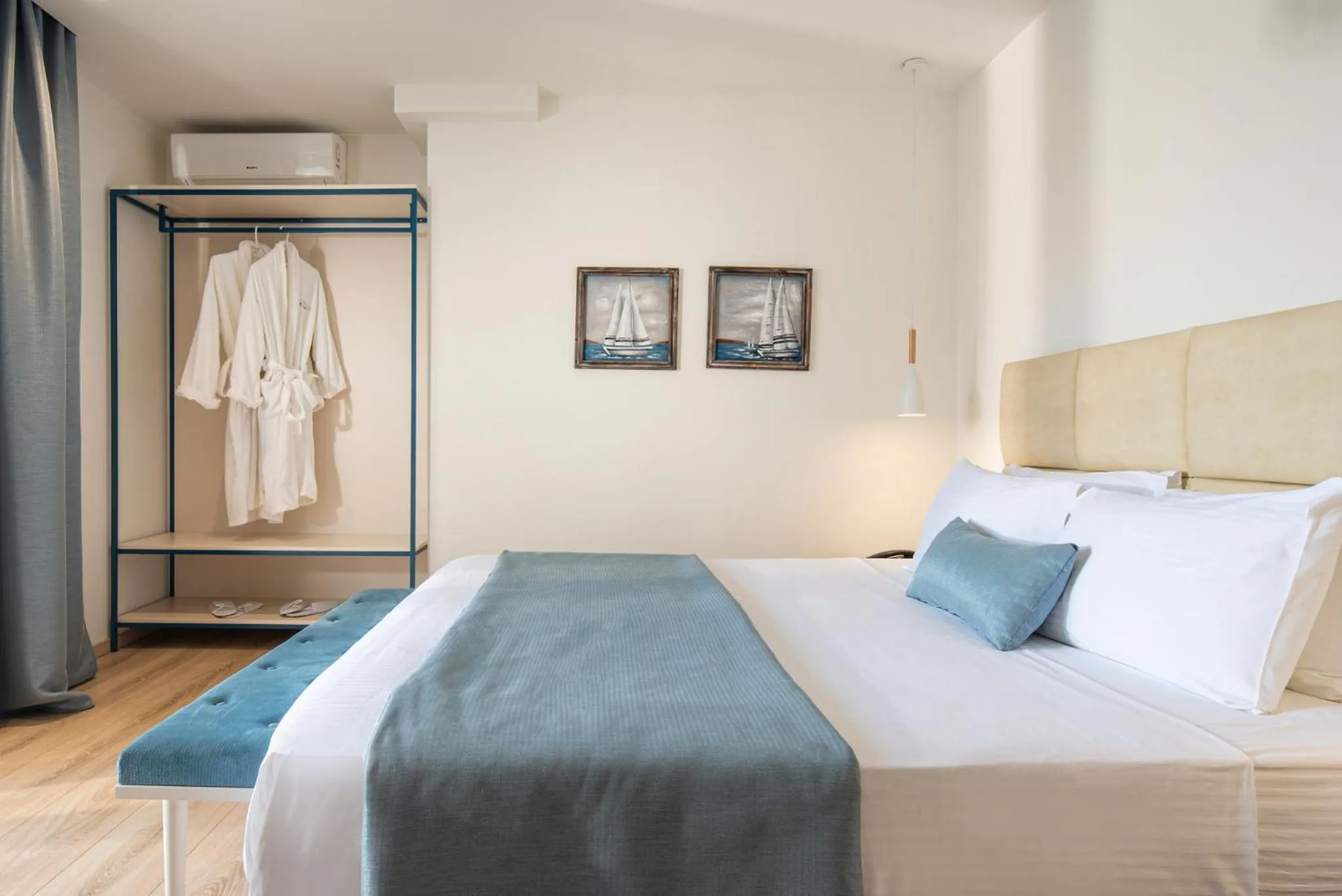 Bed in Flegra Palace