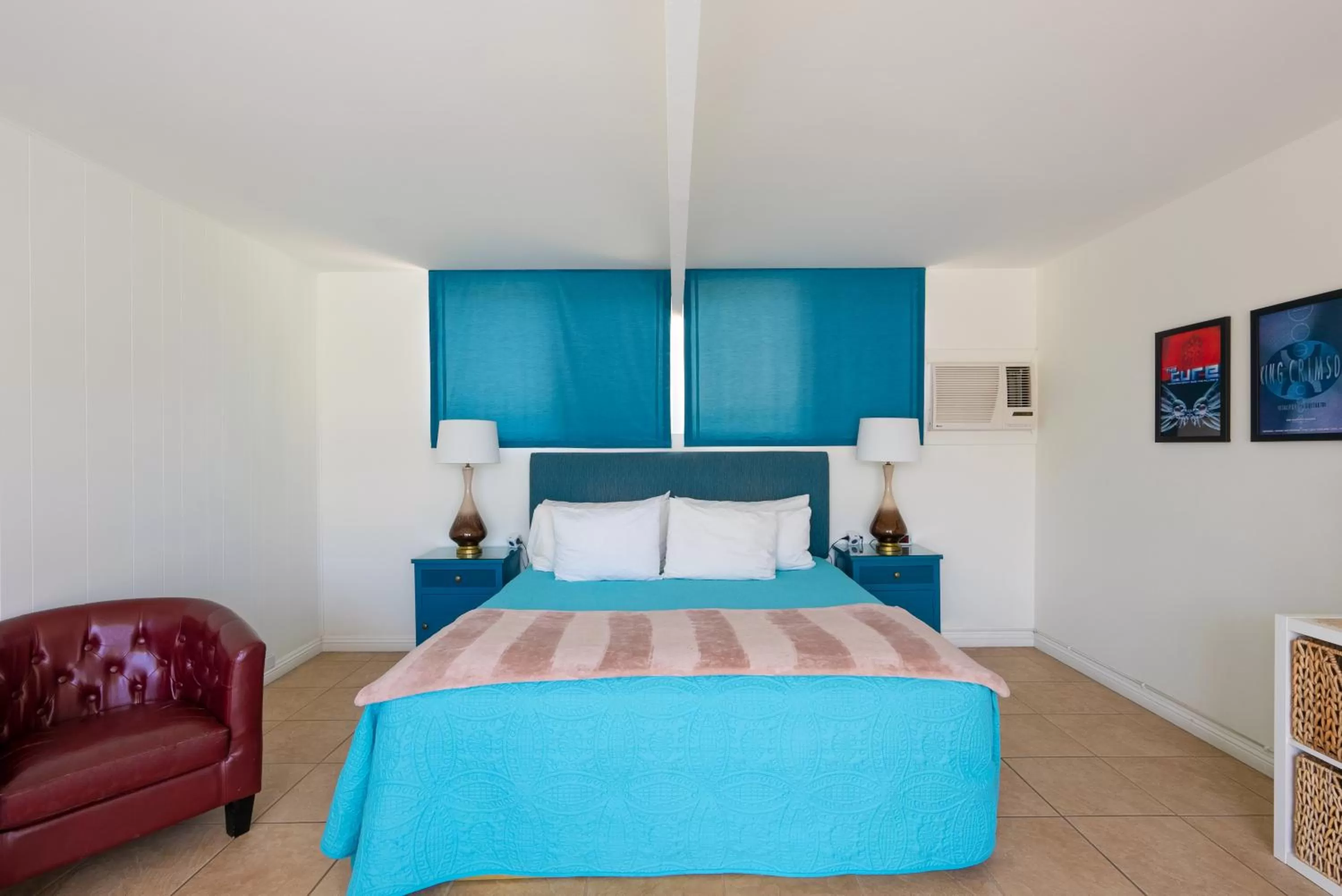 Bed in The Monkey Tree Hotel by AvantStay