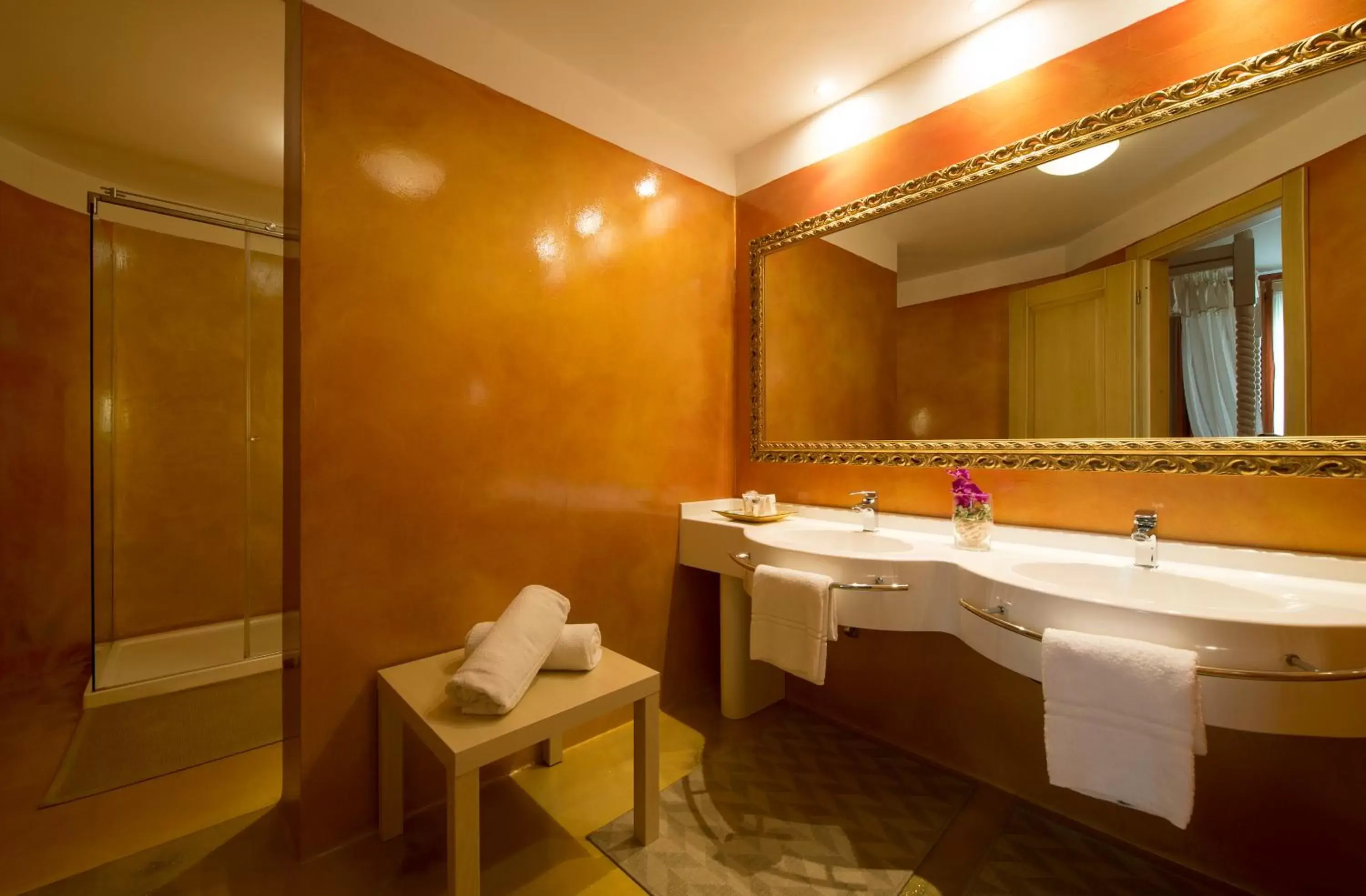 Shower, Bathroom in Hotel il Castelletto