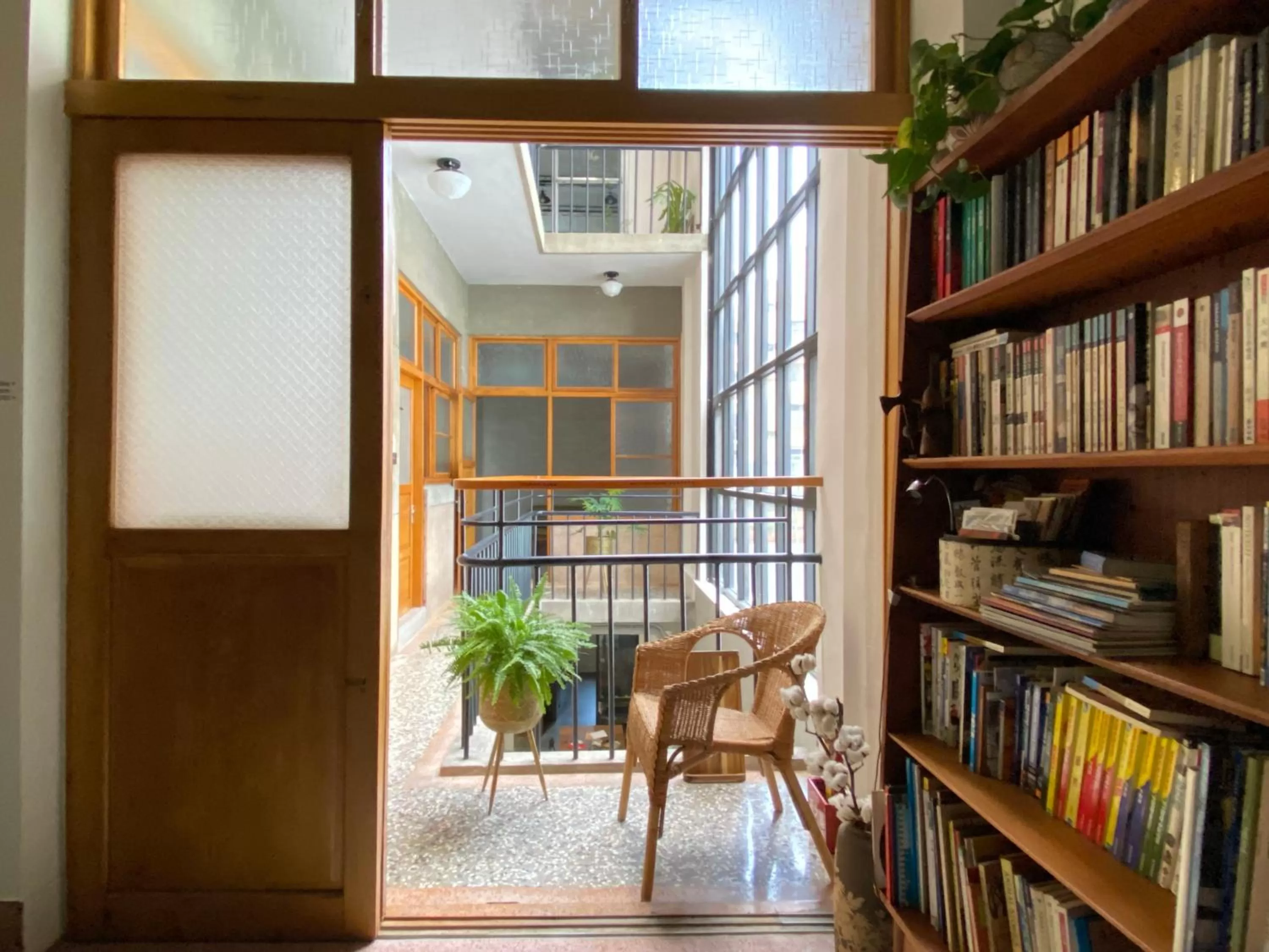 Library in De Provintia Straat B&B