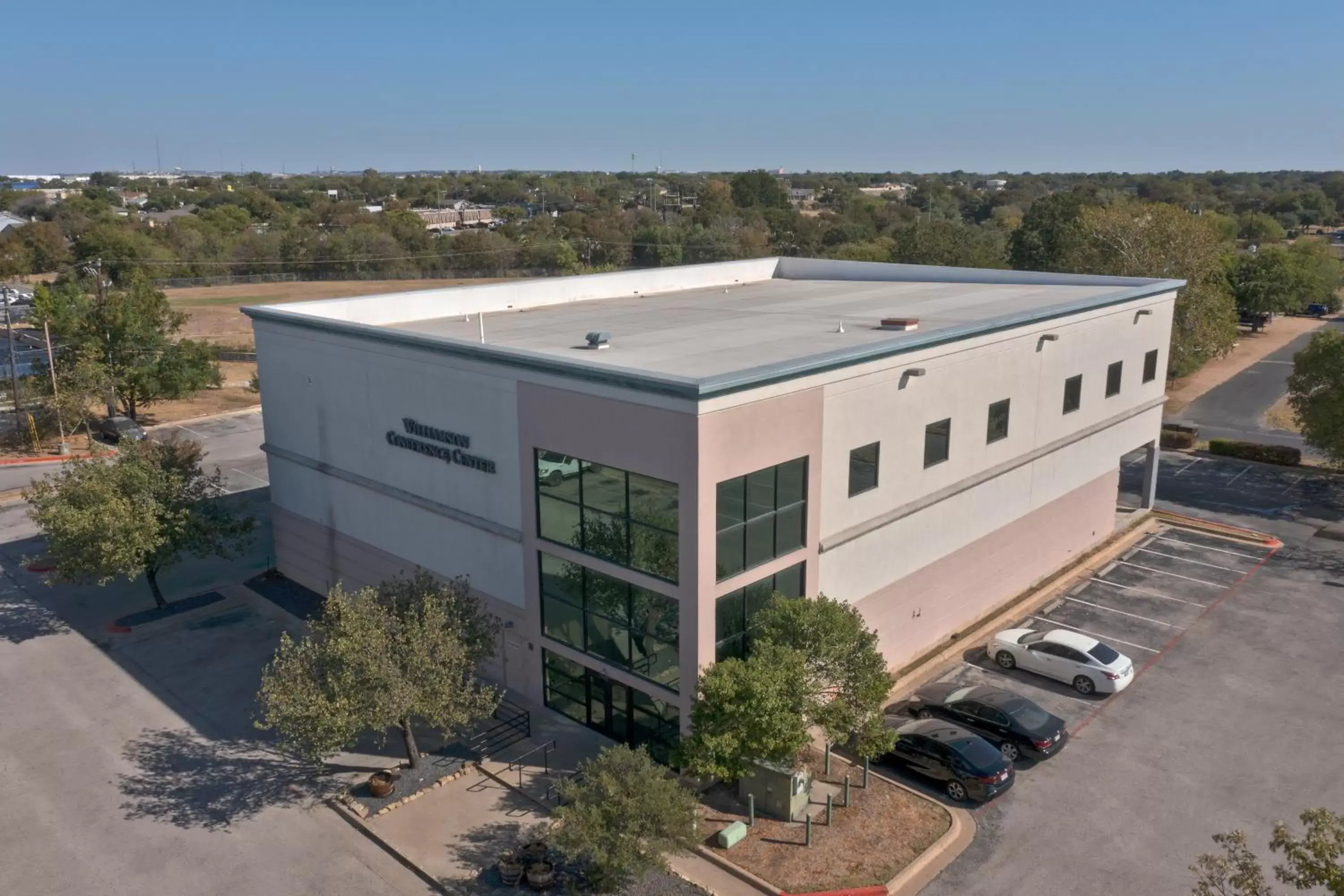 Property building, Bird's-eye View in Wingate by Wyndham and Williamson Conference Center
