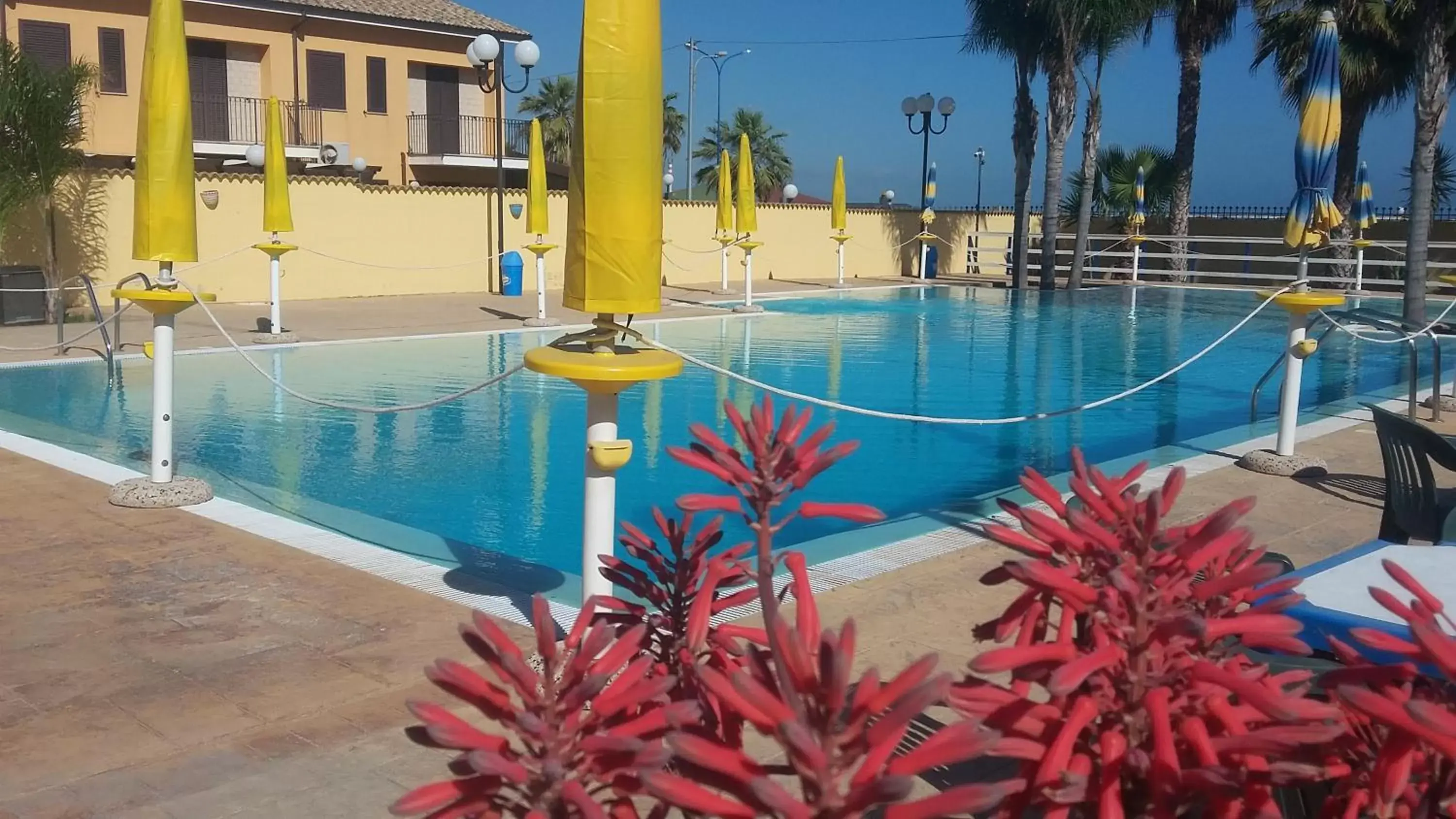 Swimming Pool in Case Vacanze Ancora