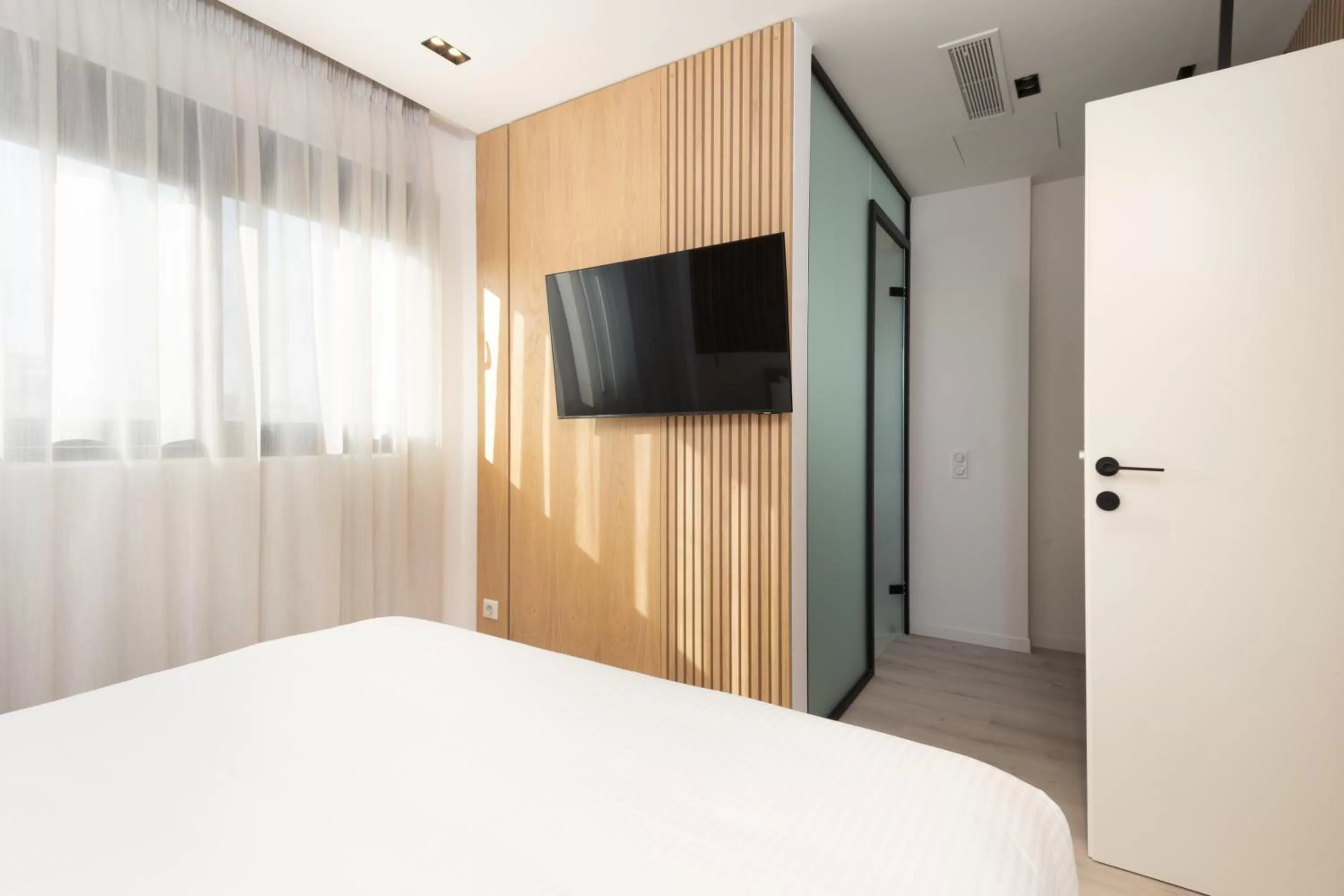 TV and multimedia, Bed in Incanto Boutique Suites - Neos Kosmos