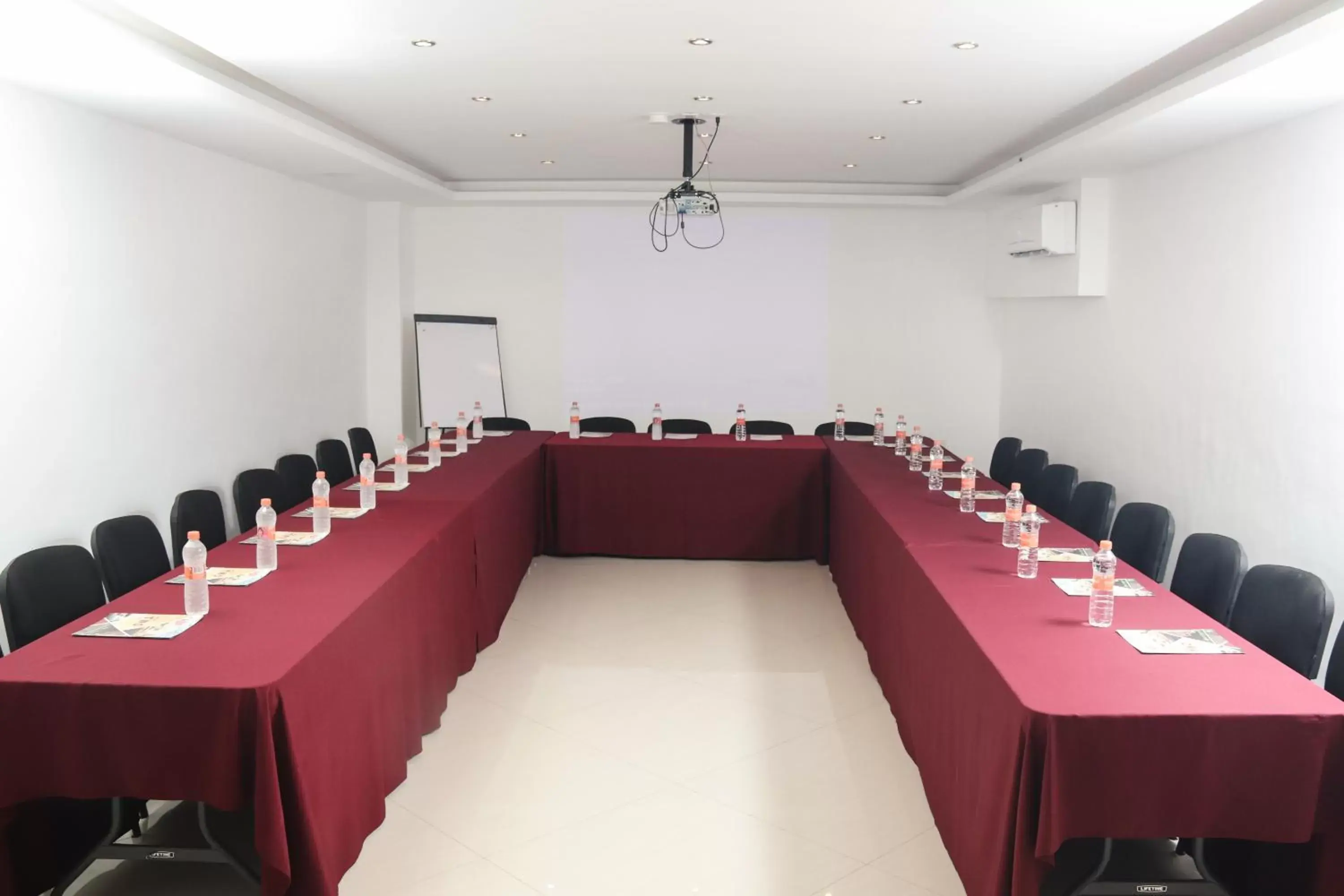 Meeting/conference room in Hotel Two Select