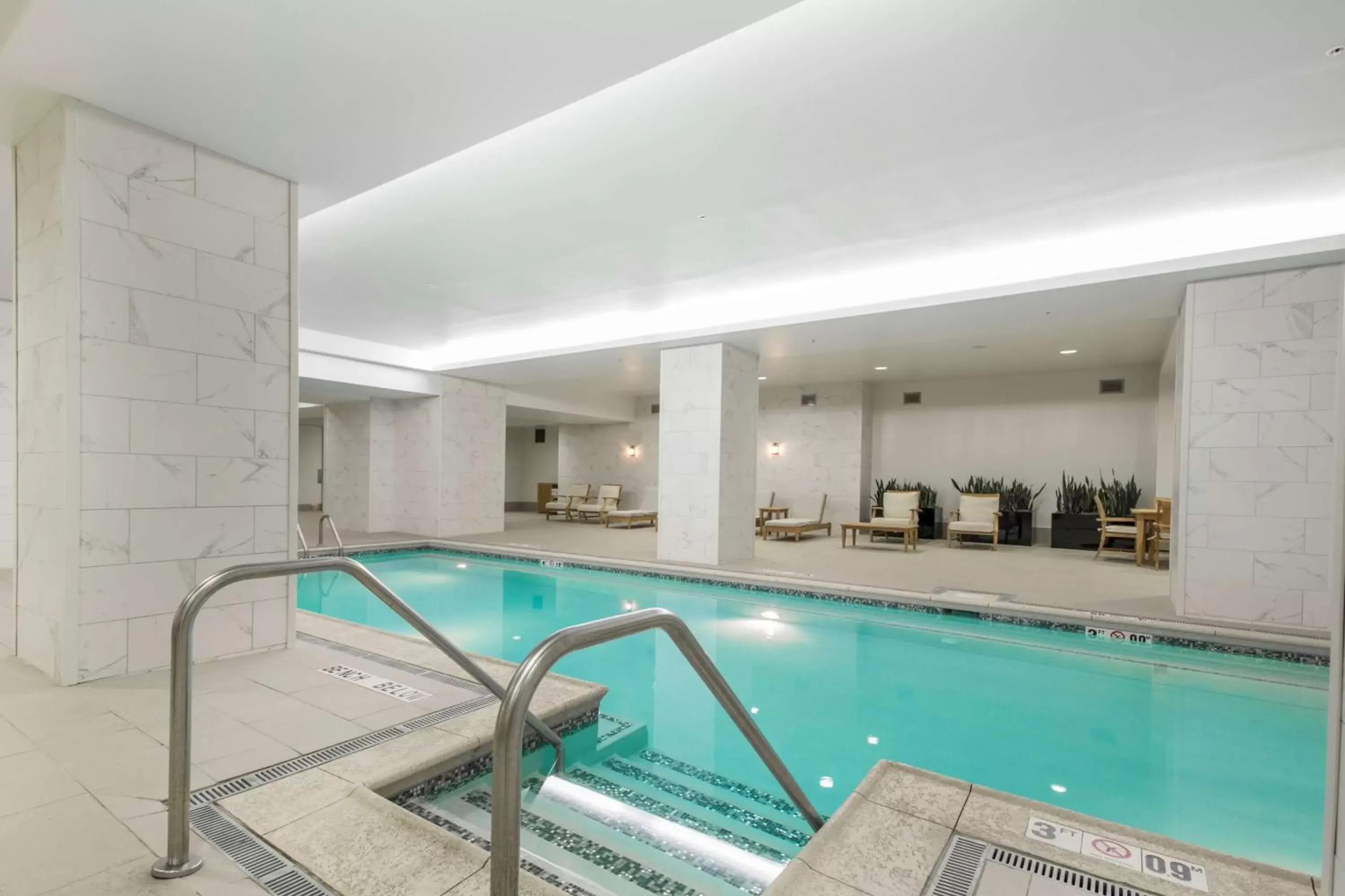 Pool view, Swimming Pool in Embassy Suites Louisville Downtown