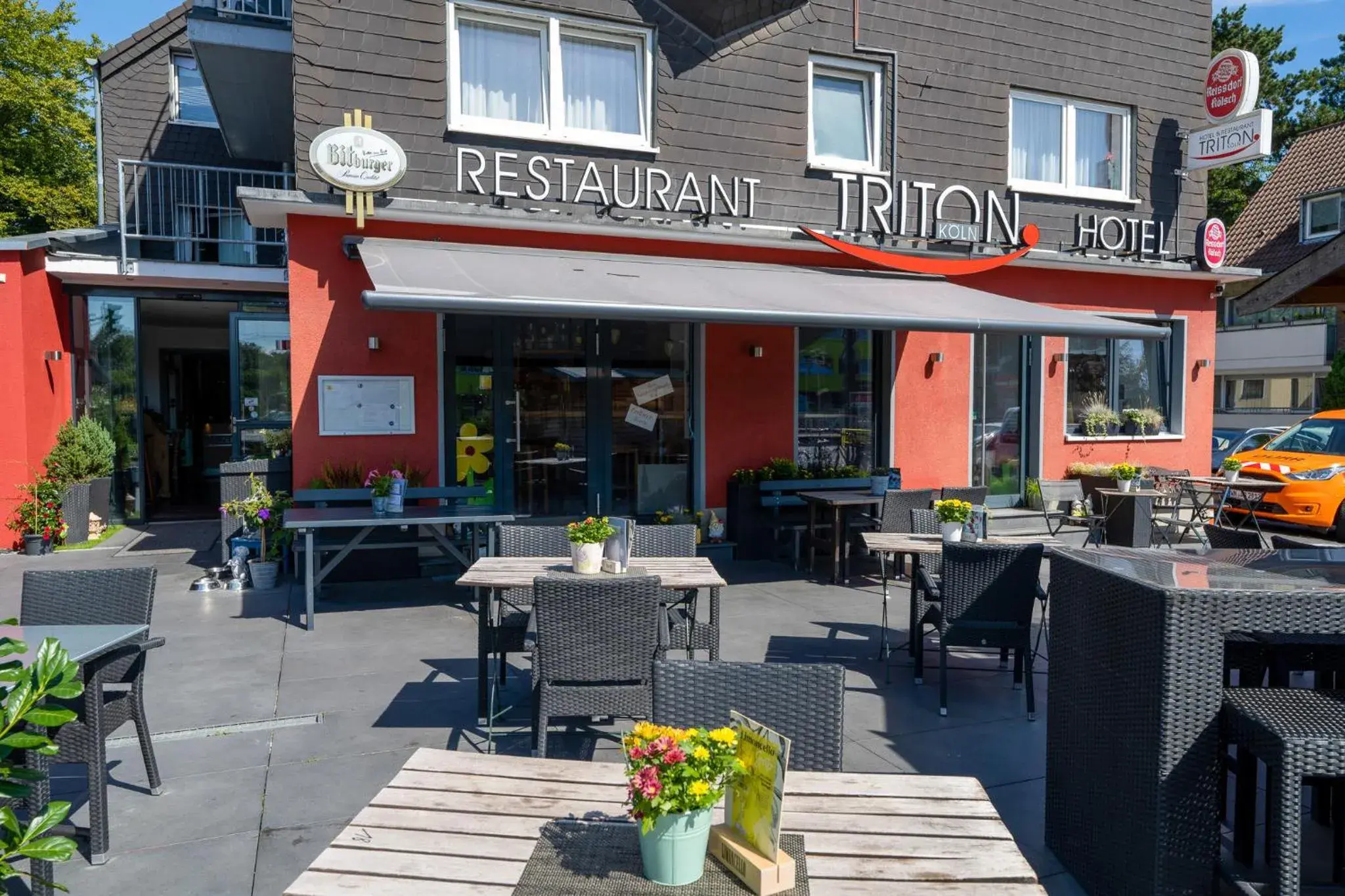Property building, Restaurant/Places to Eat in Triton