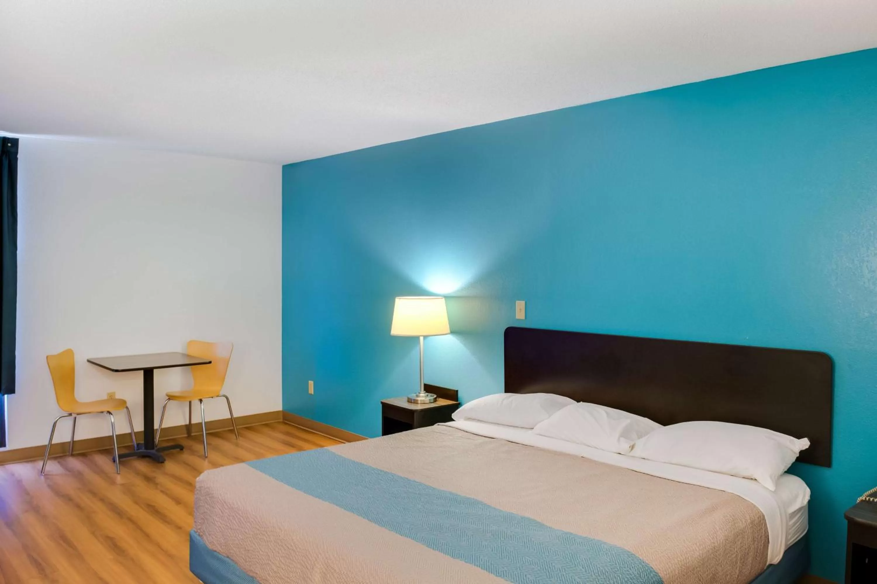 Photo of the whole room, Bed in Motel 6-Richmond, IN