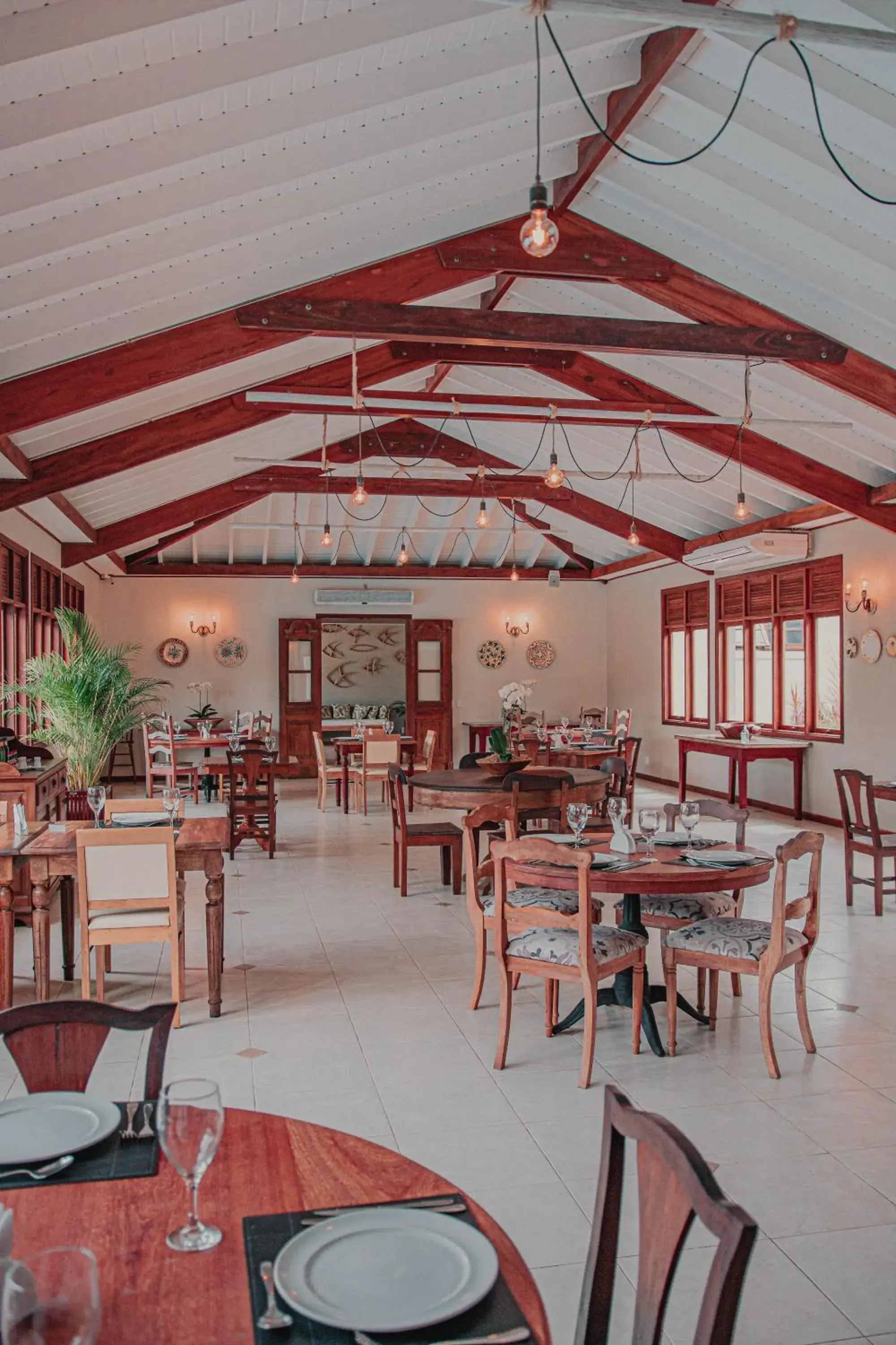 Restaurant/Places to Eat in Vila Angatu Eco Resort SPA