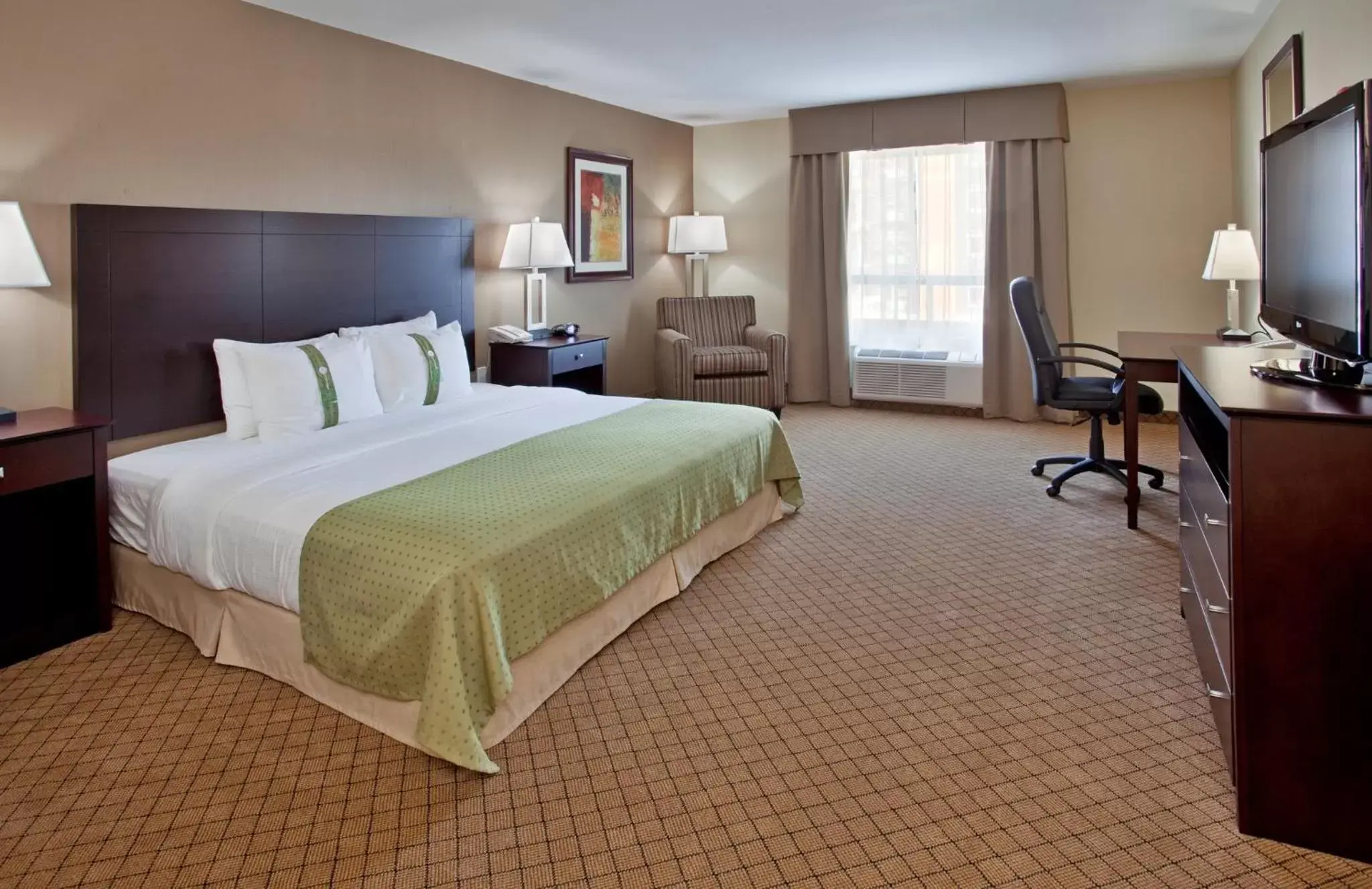 Photo of the whole room, Bed in Holiday Inn Hotel and Suites-Kamloops, an IHG Hotel