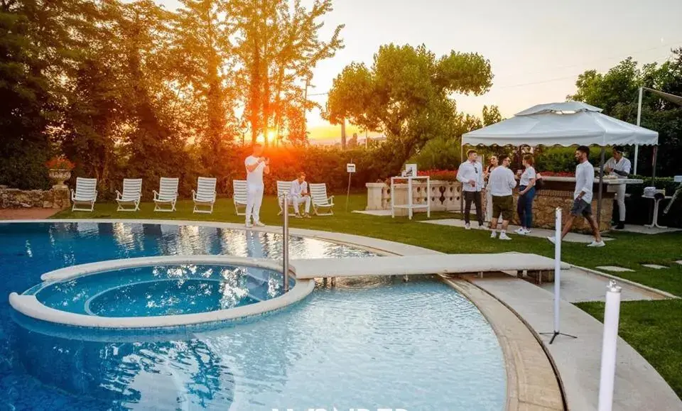 Swimming Pool in Hotel Relais