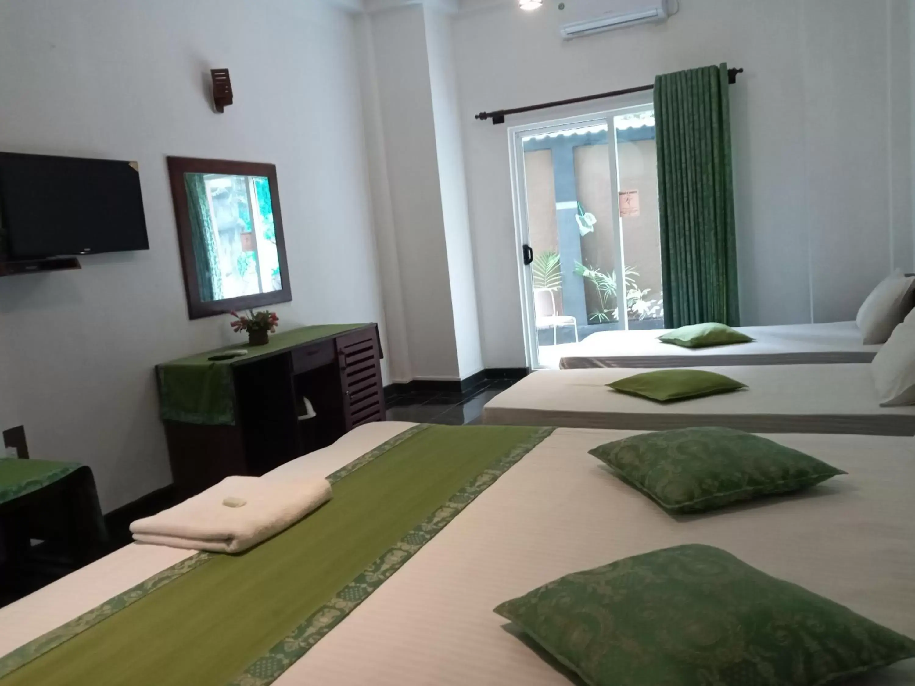 Deluxe Family Suite - single occupancy in Kandy Forest Villa Hotel Deluxe Family Suite - single occupancy in Kandy Forest Villa Hotel