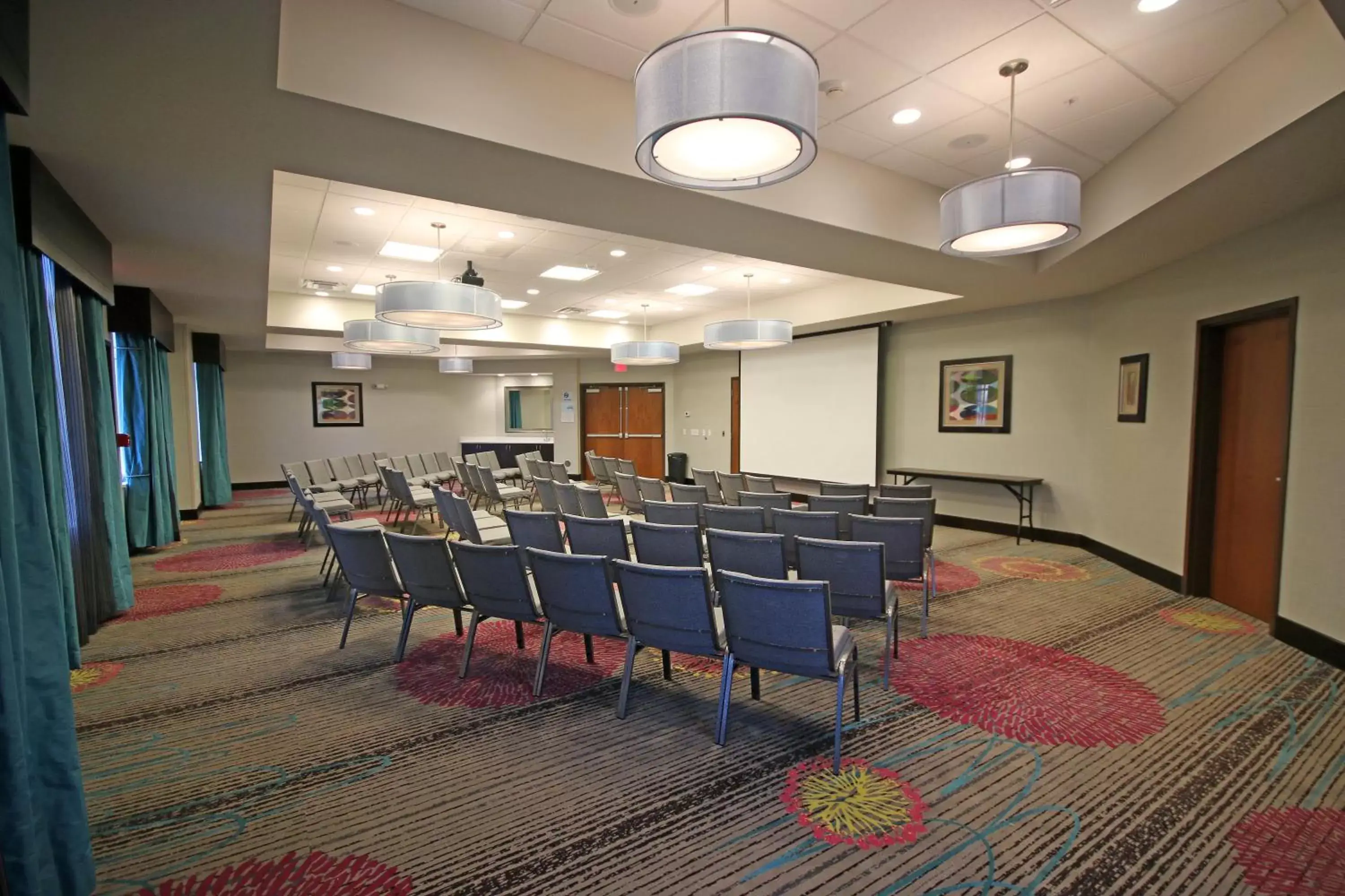 Meeting/conference room in Holiday Inn Express & Suites Charlotte North, an IHG Hotel